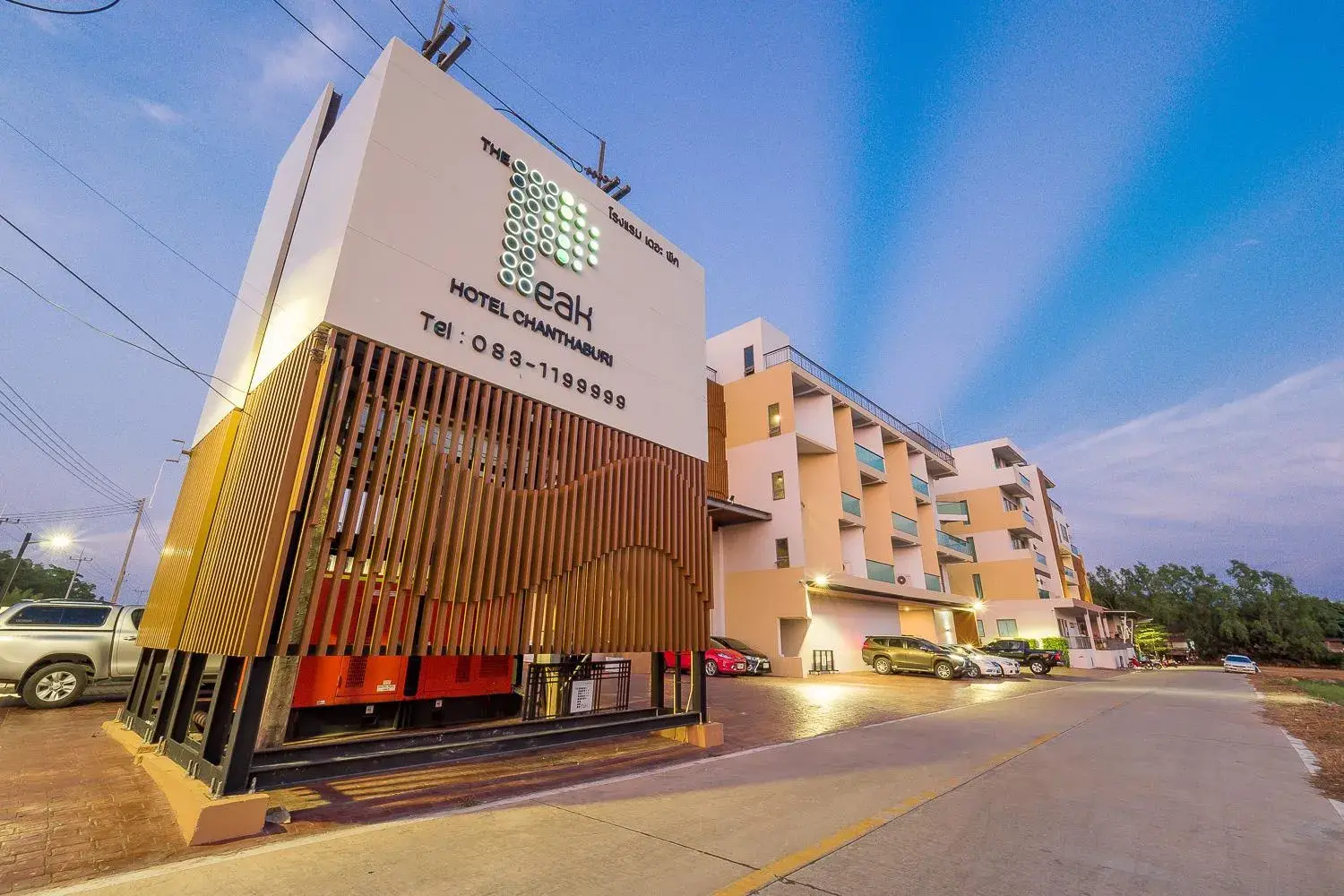 Facade/entrance in The Peak Facade/entrance in The Peak