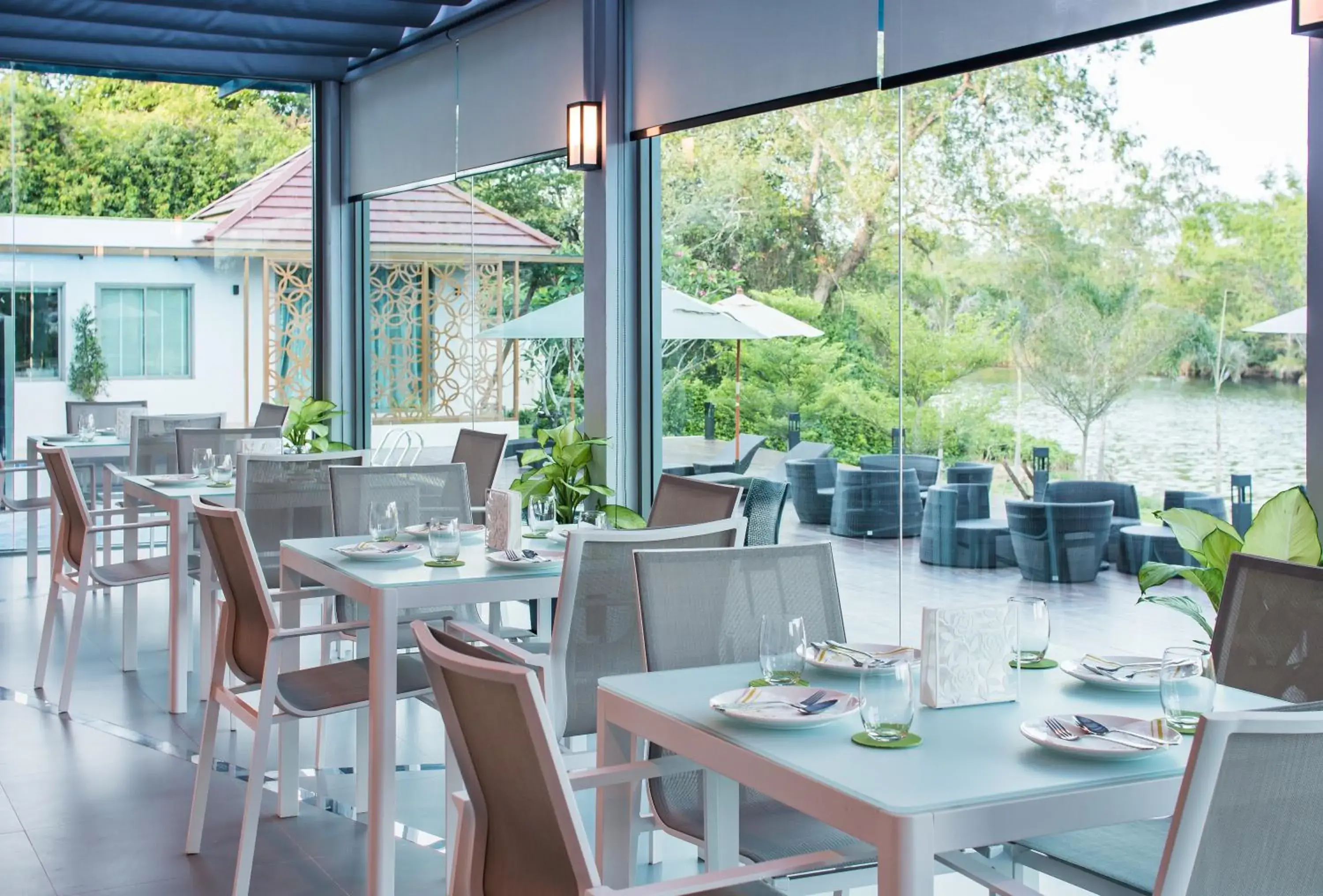 Restaurant/places to eat in The Peak Restaurant/places to eat in The Peak