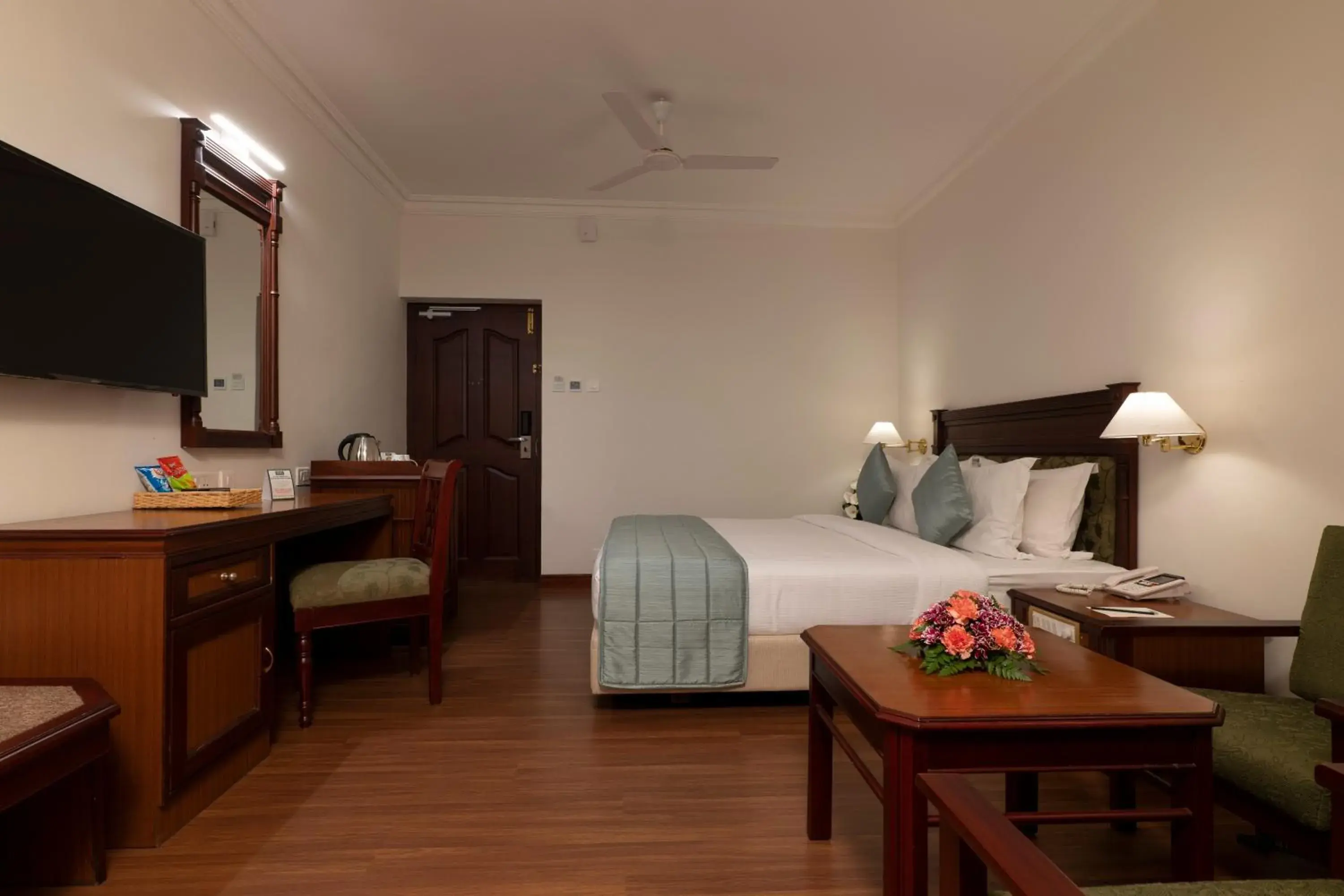 Double Room with Mountain View in Issacs Residency Double Room with Mountain View in Issacs Residency