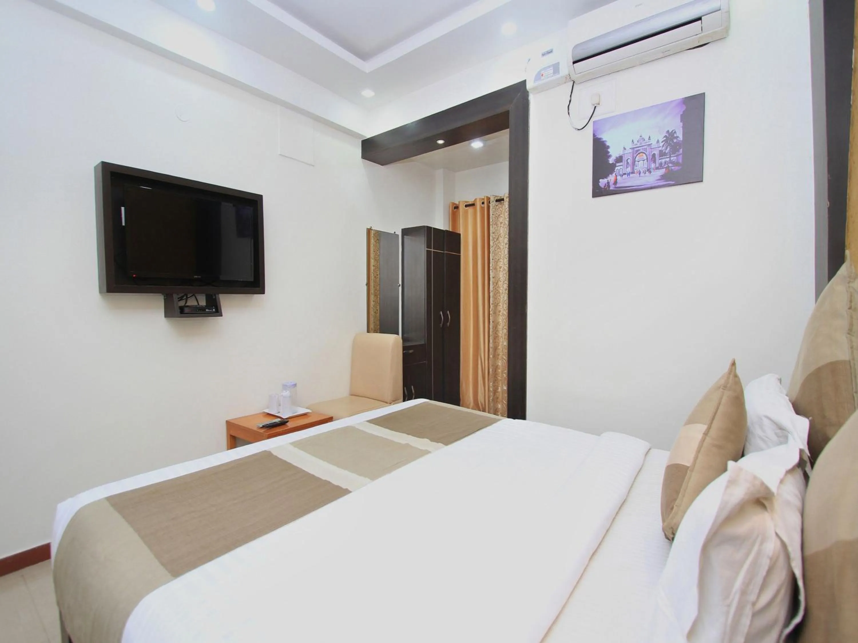 Bed in Aishwarya Le Royal