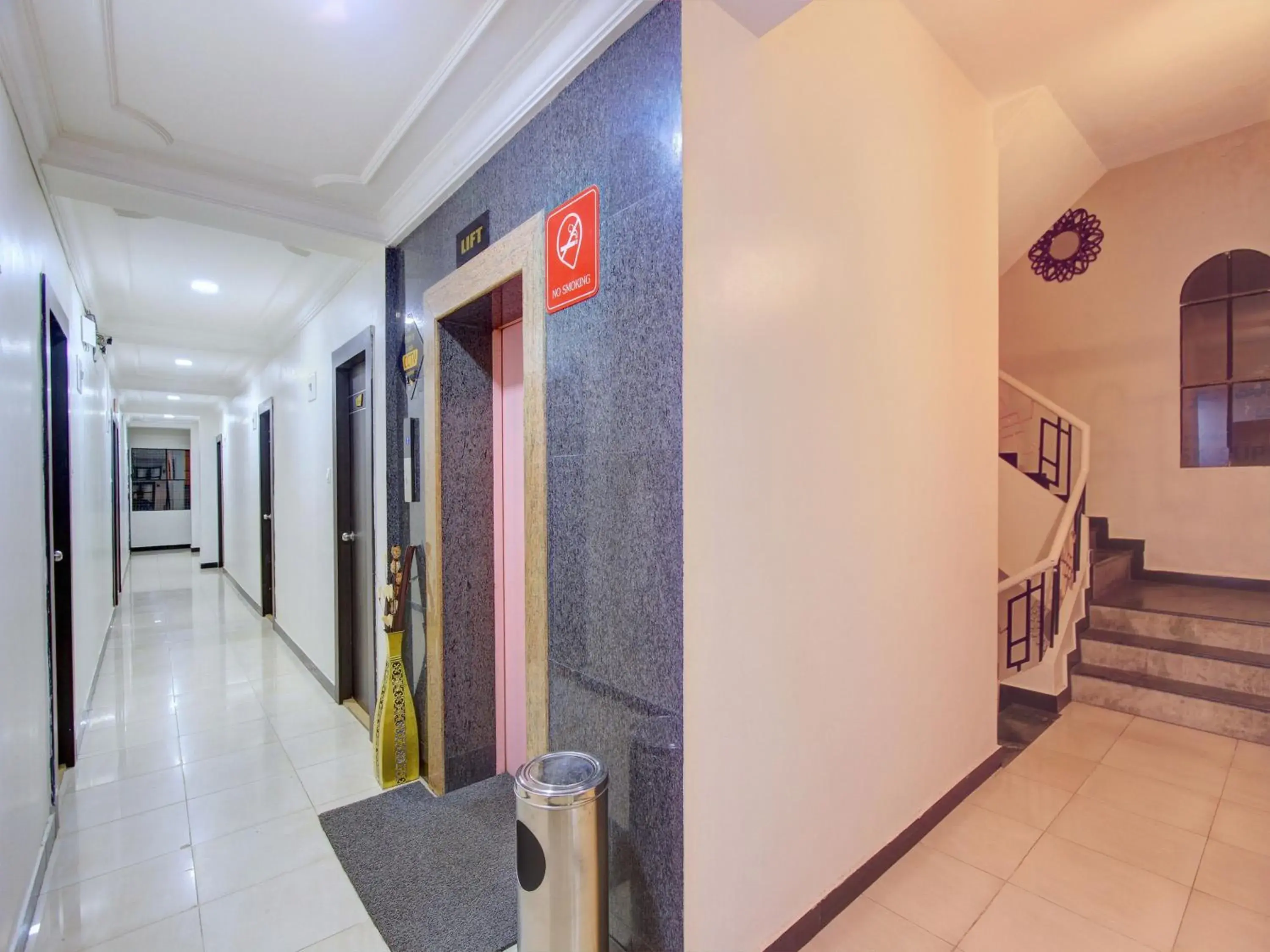 Lobby or reception in Aishwarya Le Royal Lobby or reception in Aishwarya Le Royal