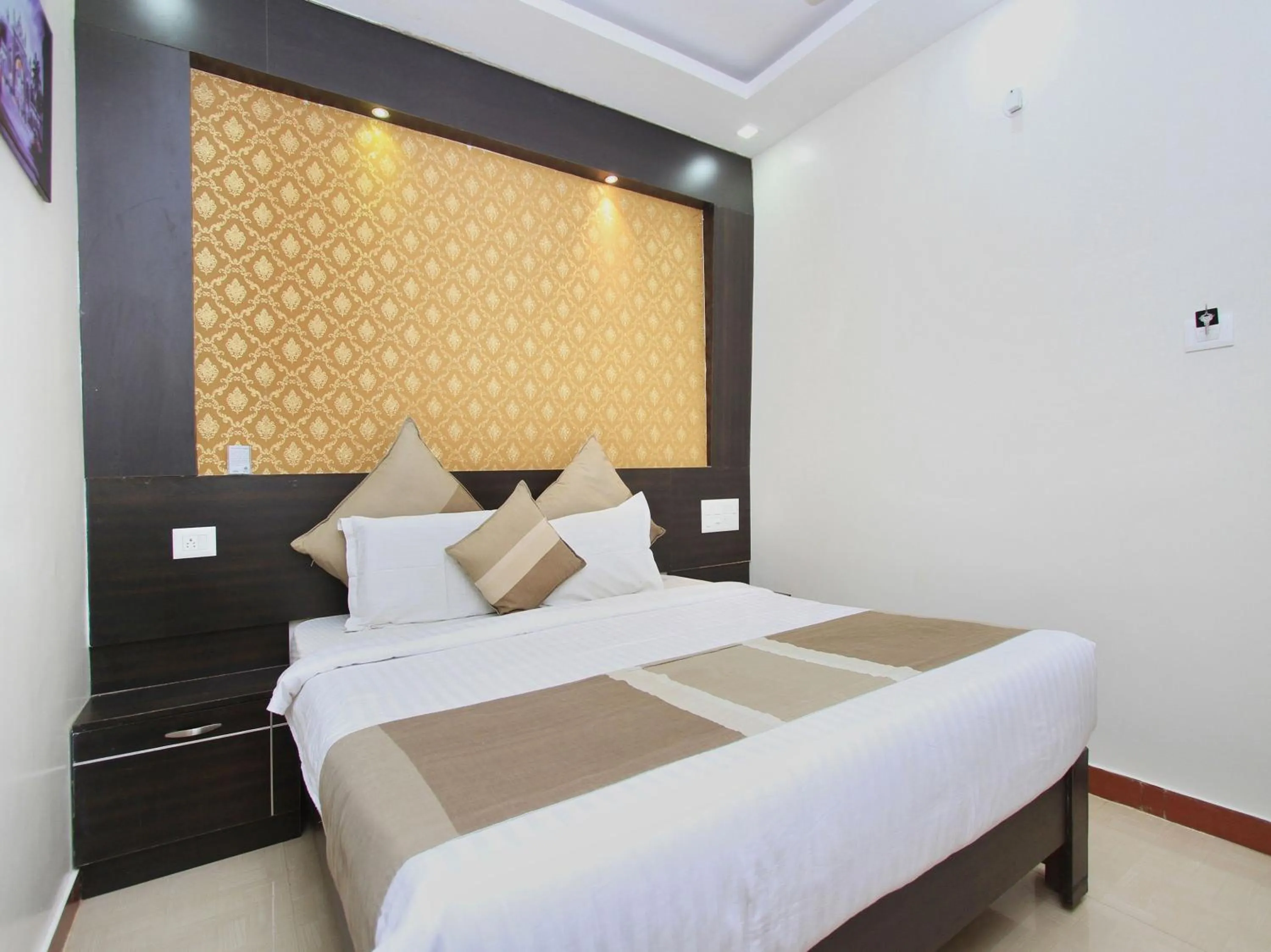 Bed in Aishwarya Le Royal