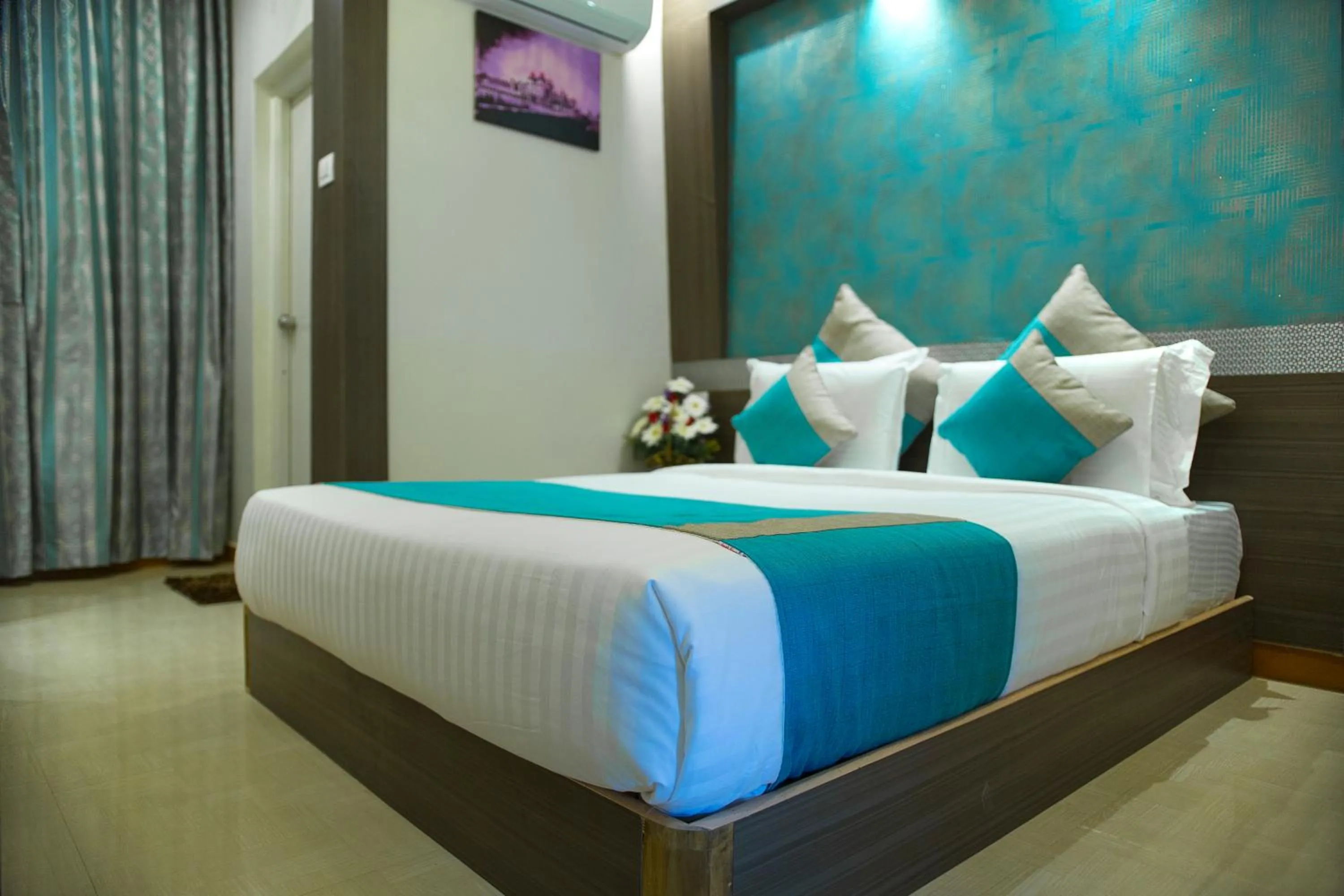 Photo of the whole room, Bed in Aishwarya Le Royal