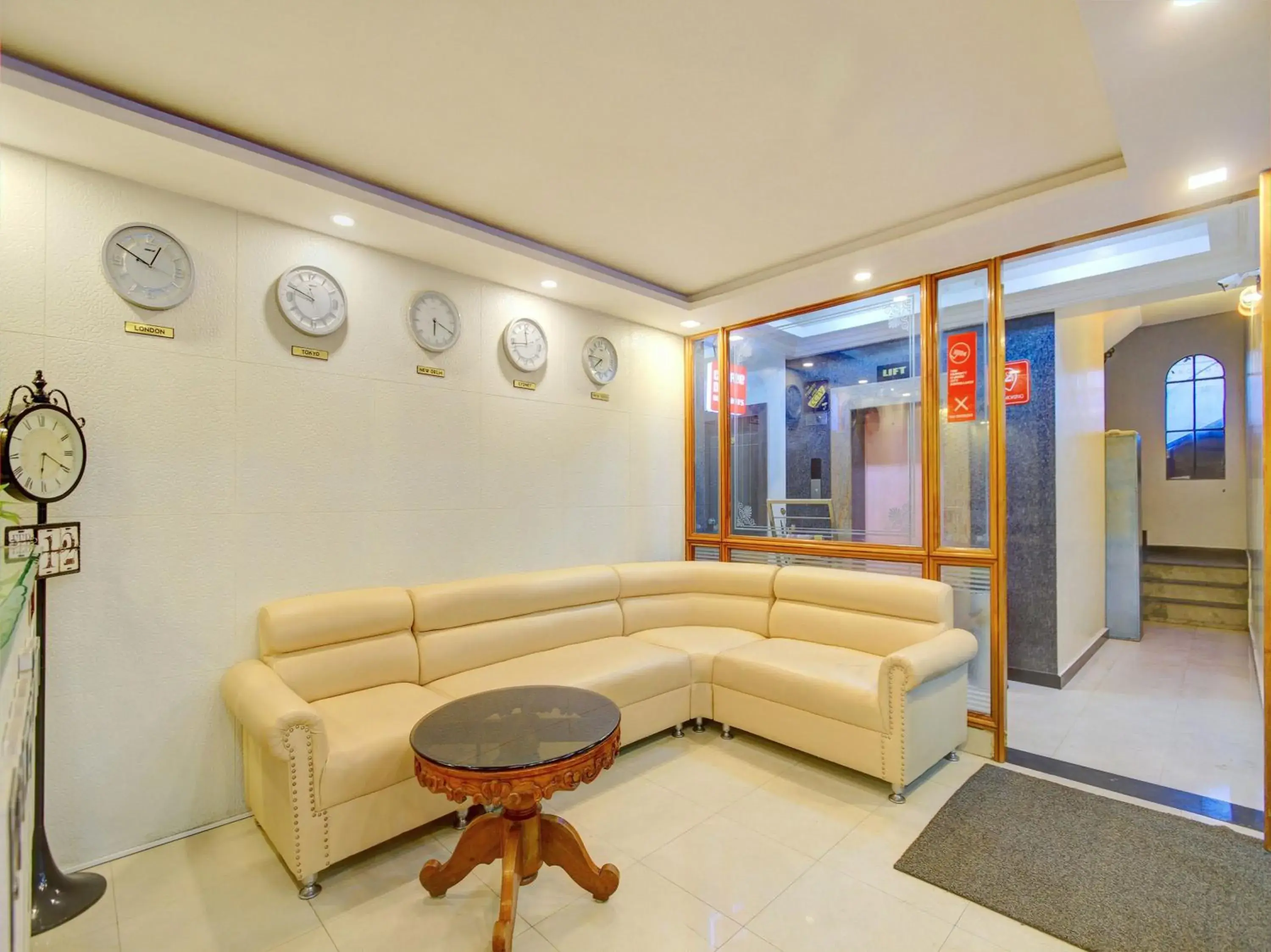 Lobby or reception in Aishwarya Le Royal Lobby or reception in Aishwarya Le Royal