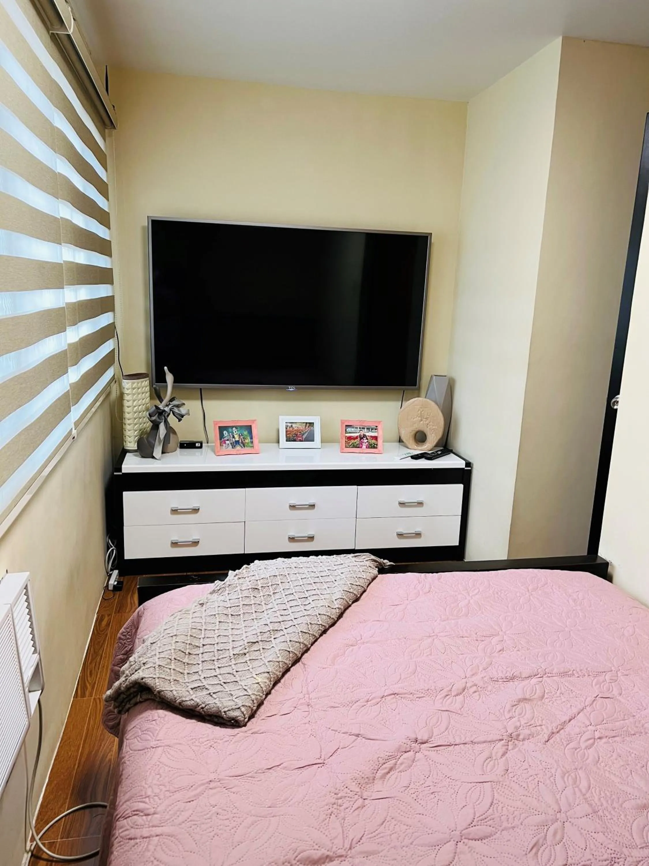 Bed in Tagaytay Hampton Villa