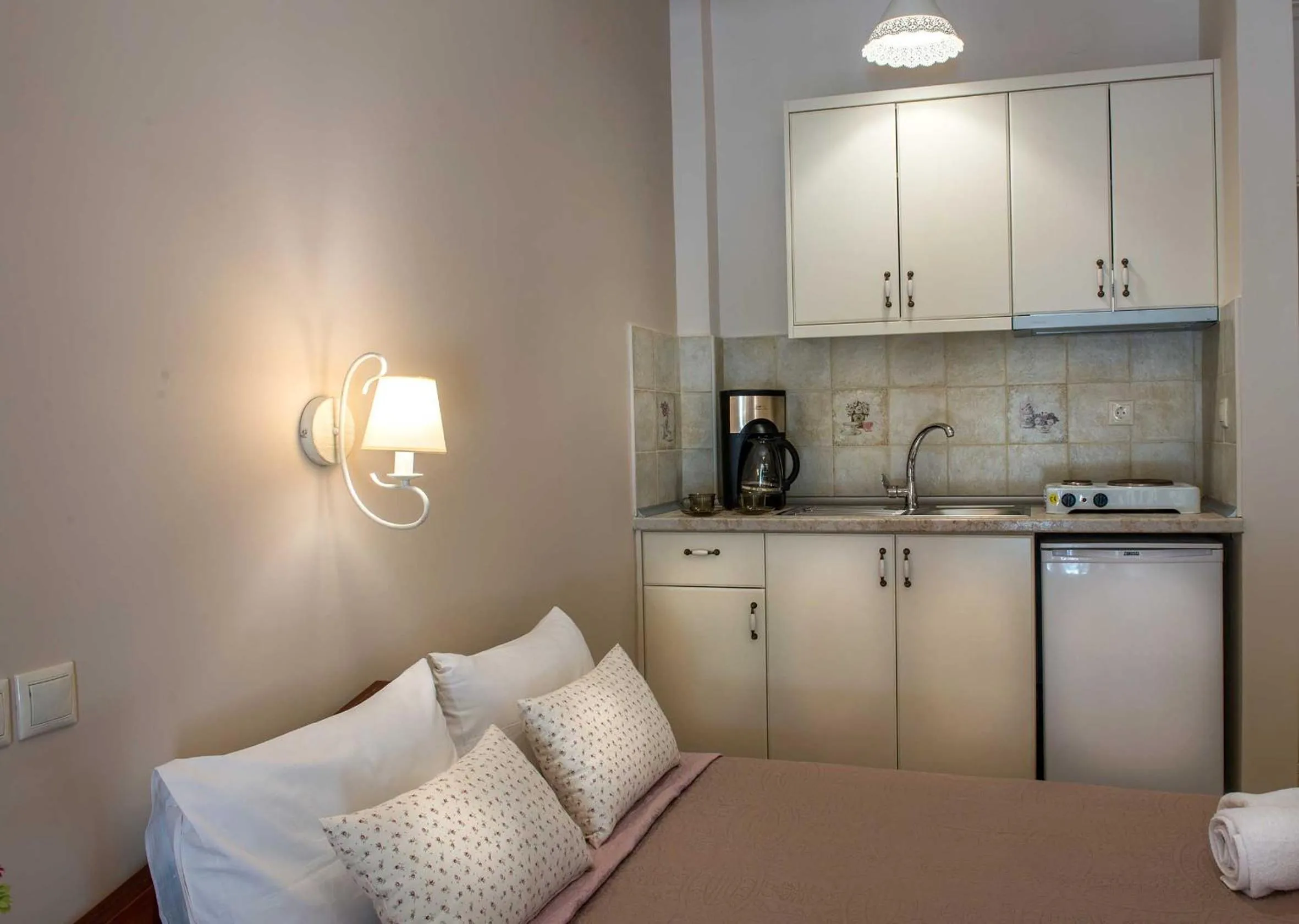 Kitchen or kitchenette, Bed in Megas Alexandros