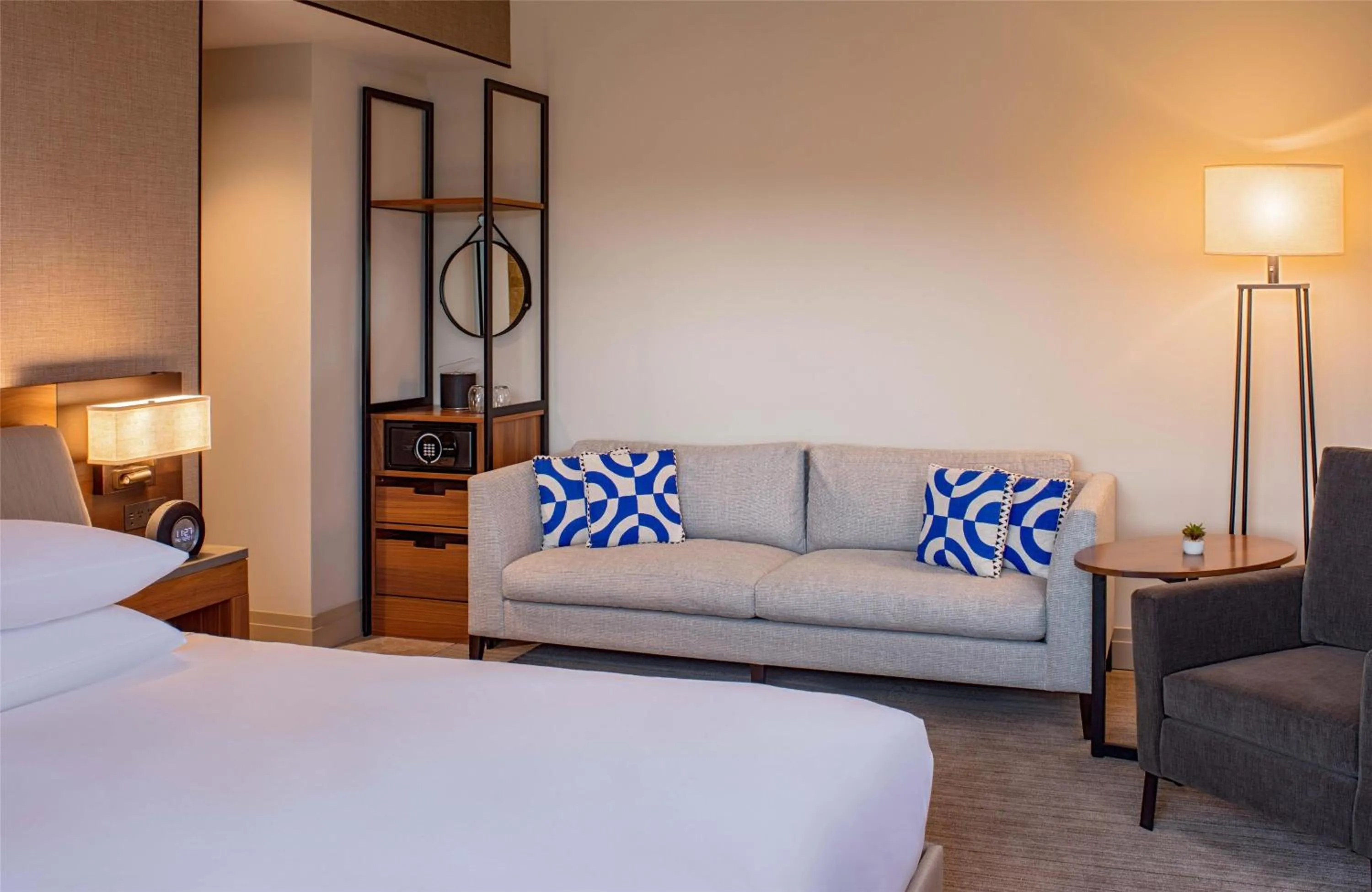 Bedroom, Bed in Hyatt Regency Lake Washington at Seattle's Southport