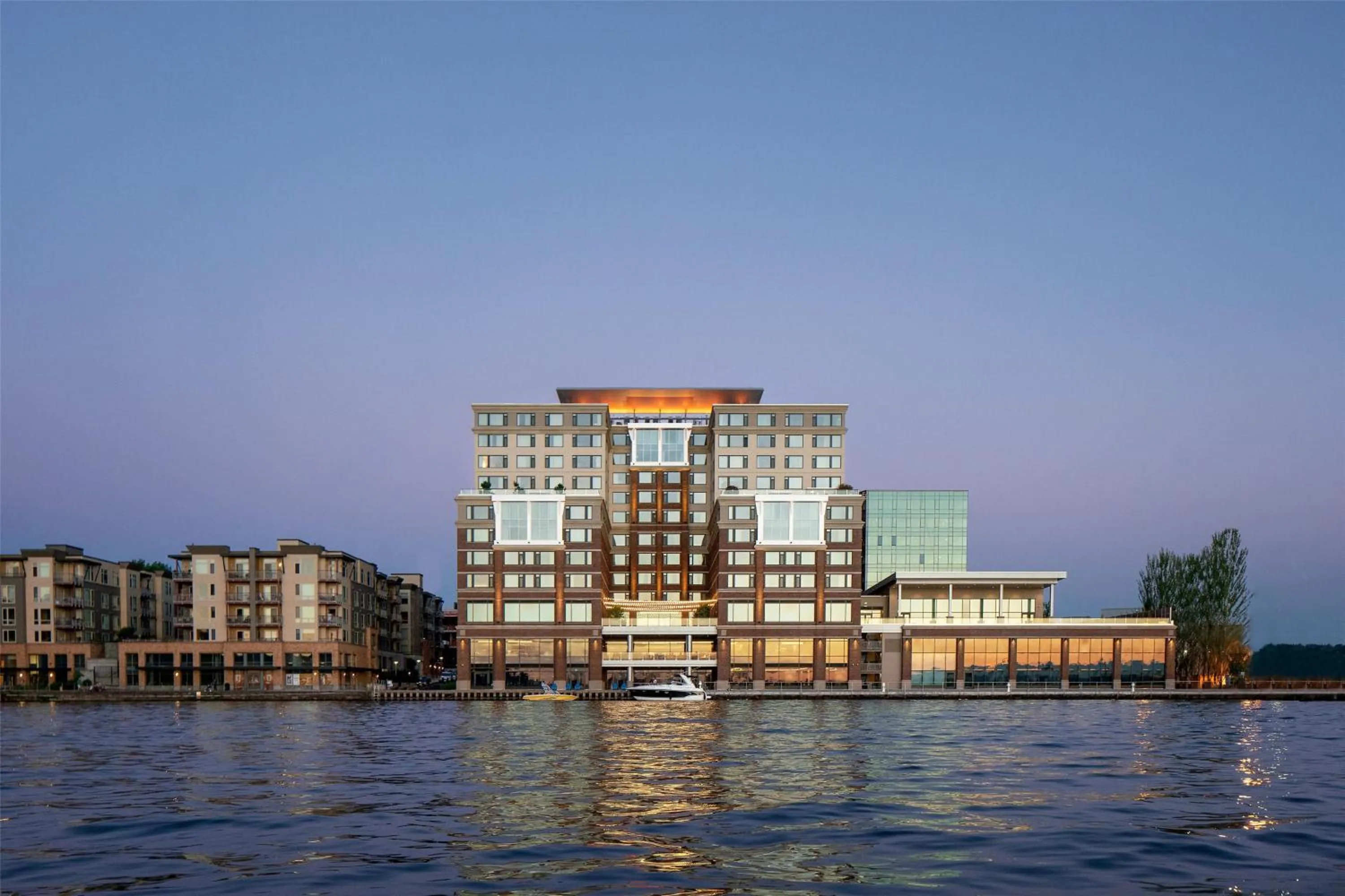 Property building in Hyatt Regency Lake Washington at Seattle's Southport