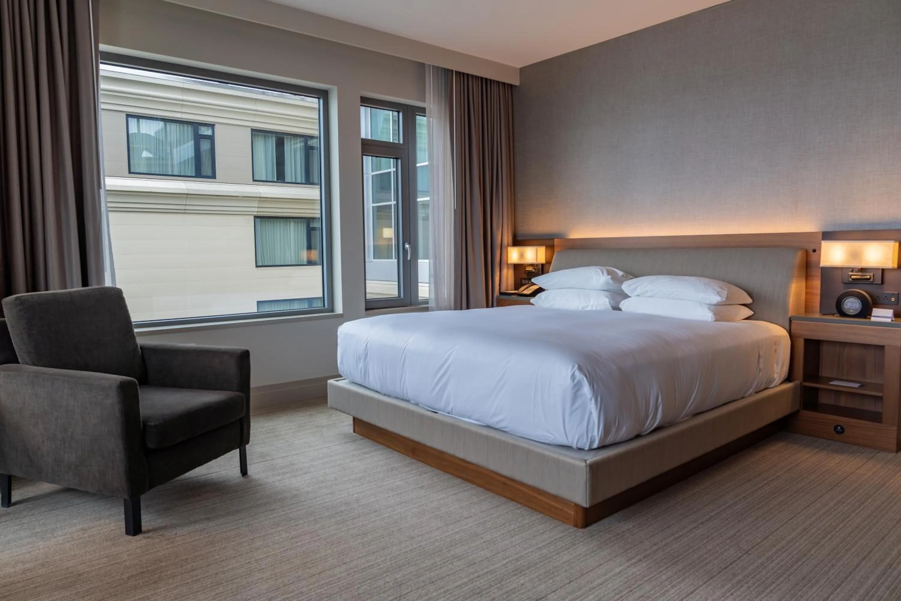 Bedroom, Bed in Hyatt Regency Lake Washington at Seattle's Southport