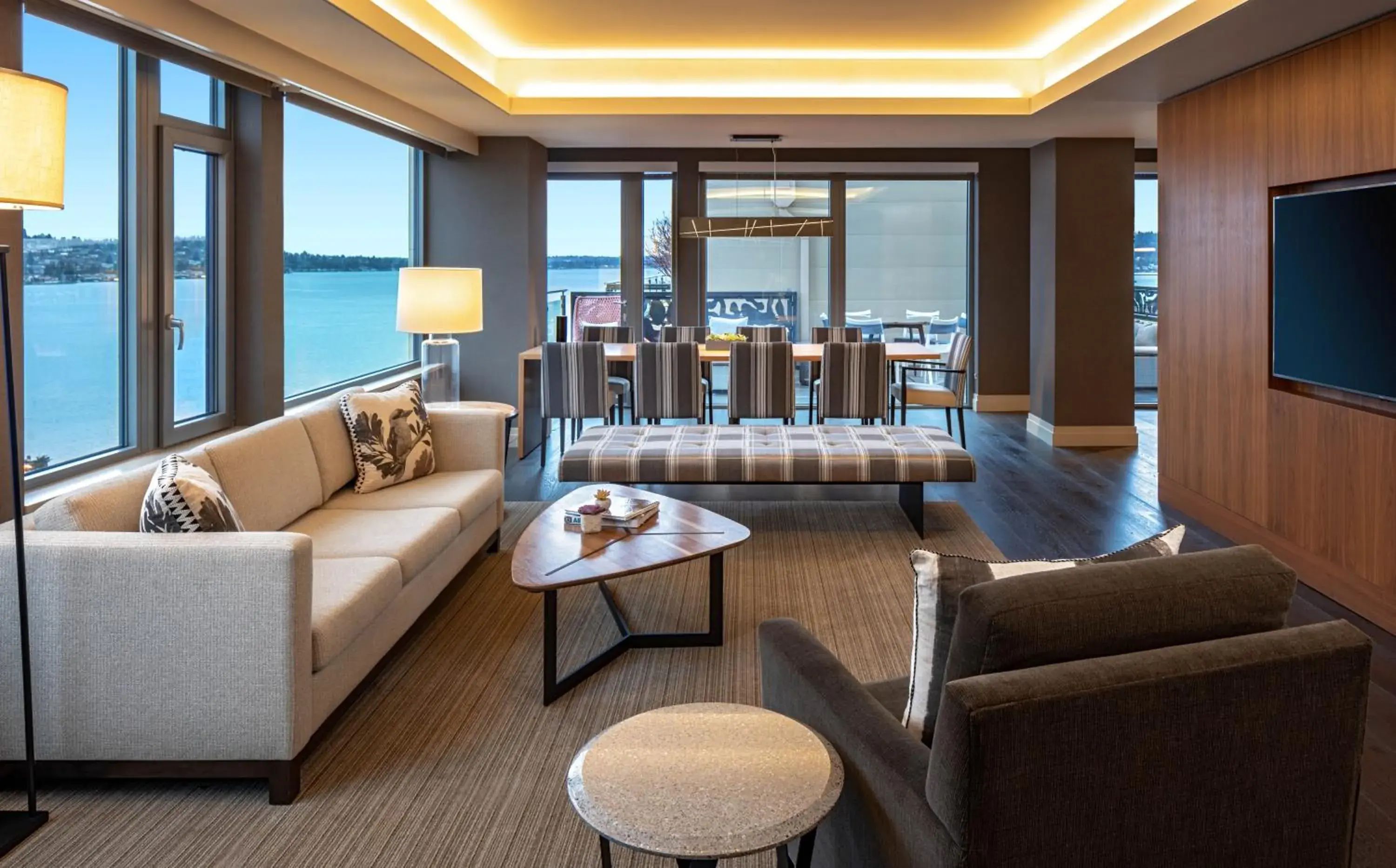 Lake view in Hyatt Regency Lake Washington at Seattle's Southport Lake view in Hyatt Regency Lake Washington at Seattle's Southport