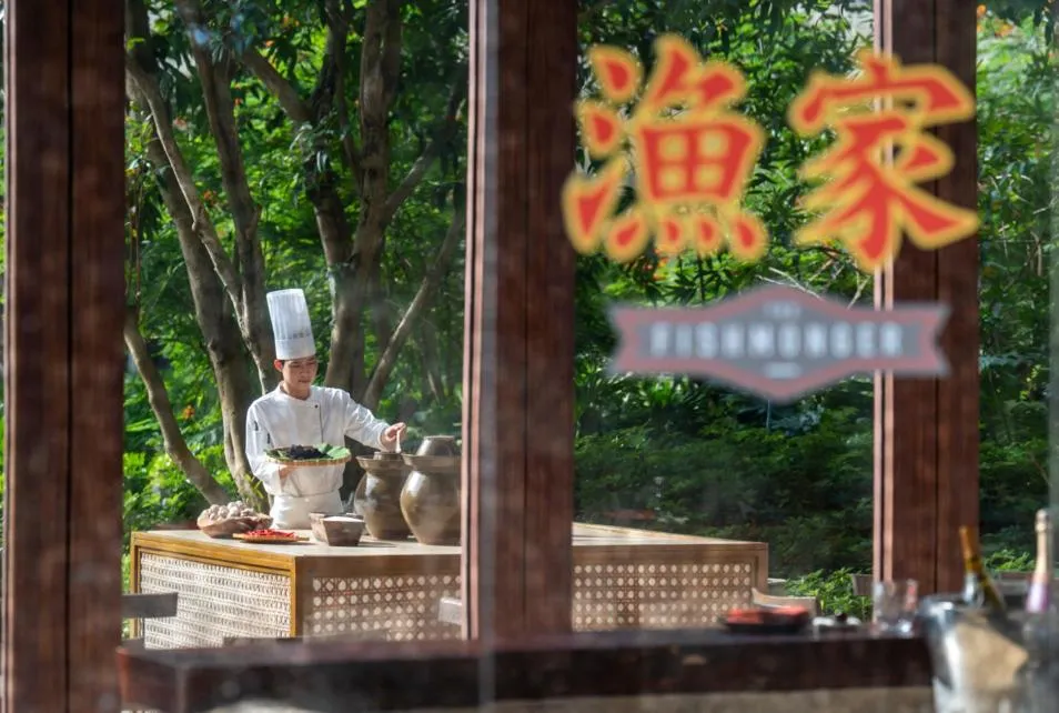 Restaurant/places to eat in Rosewood Sanya