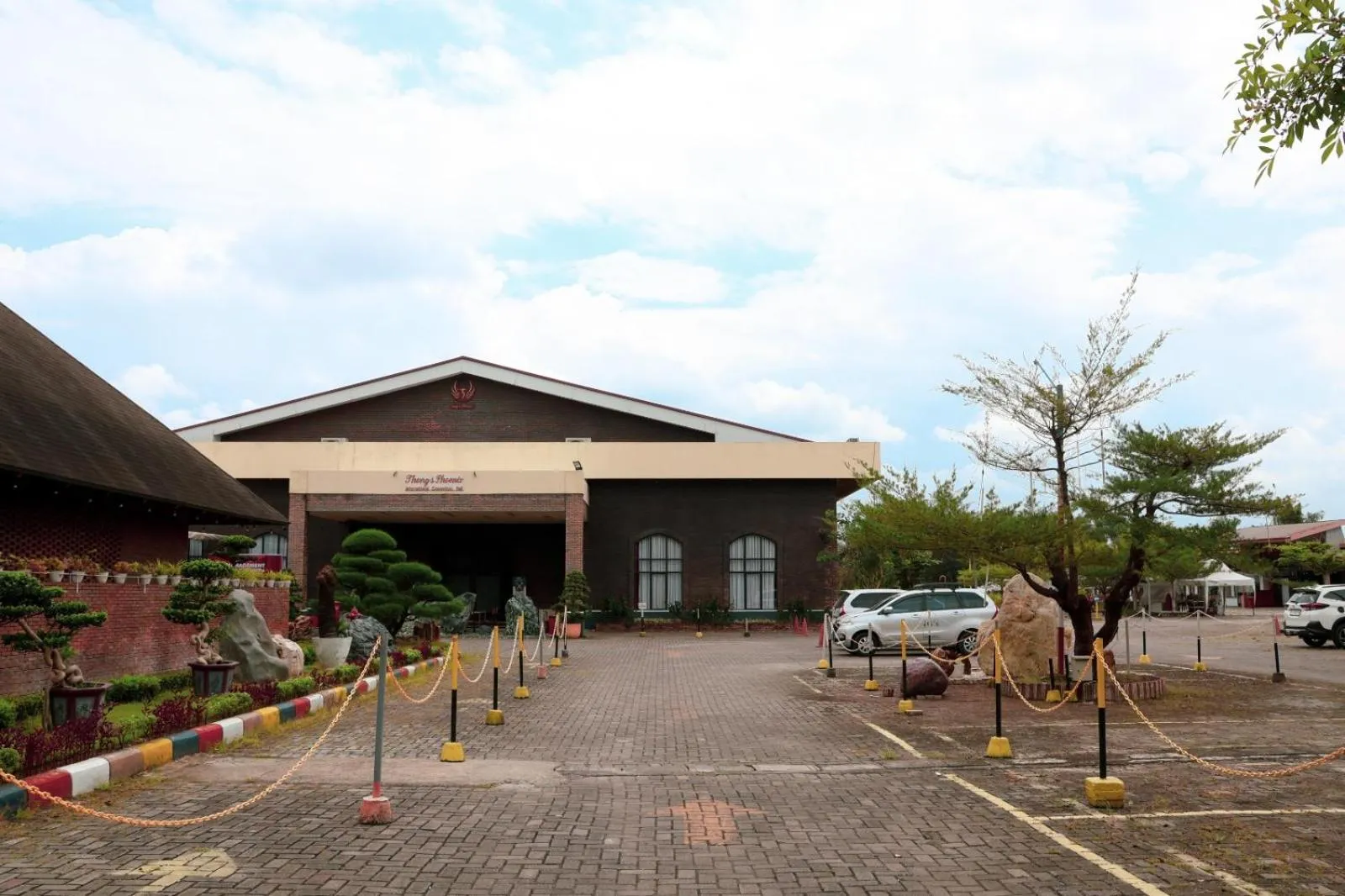 Property building in Thong's Inn Hotel Kualanamu