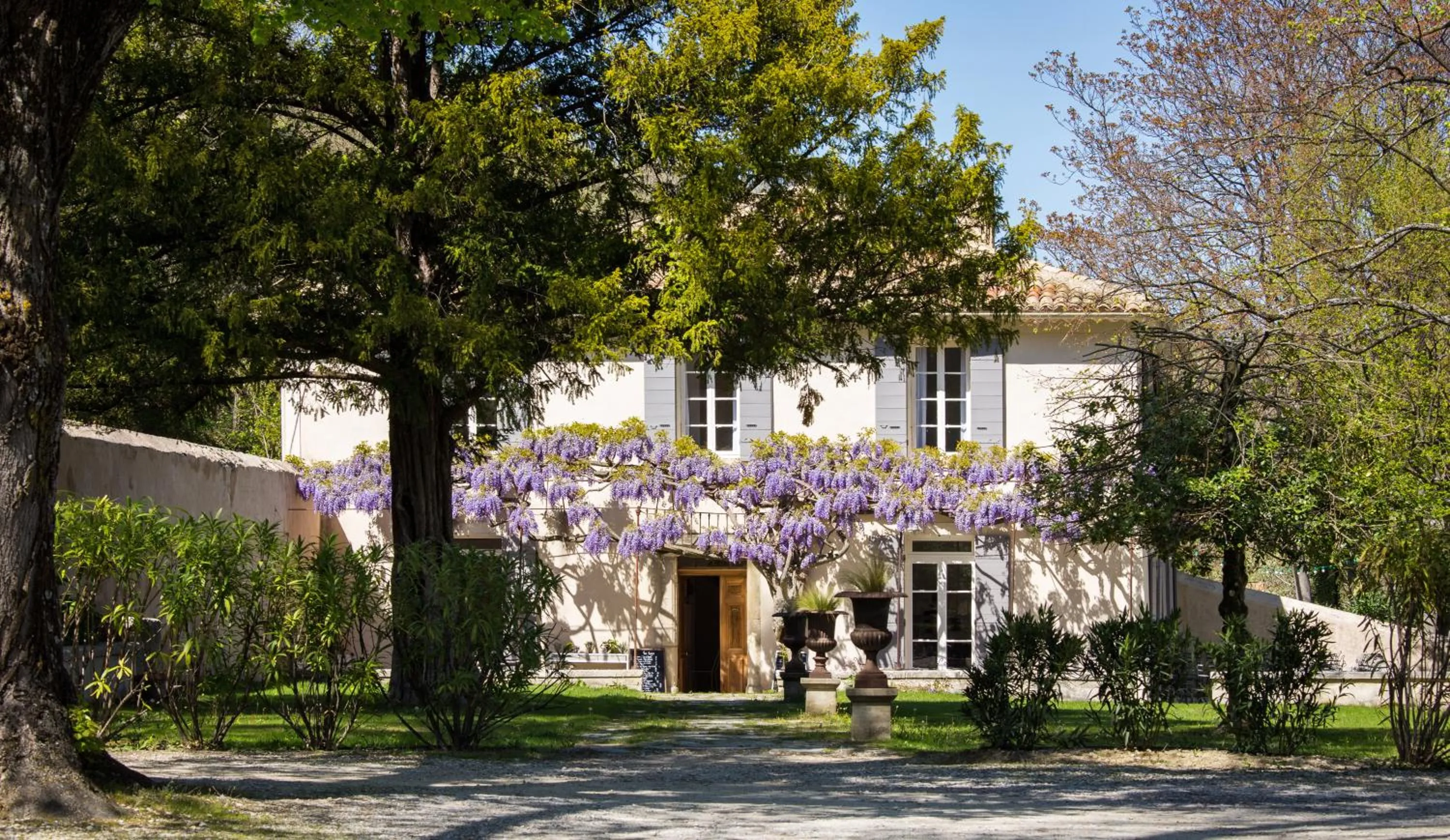 Property building in Le Pont de L'orme