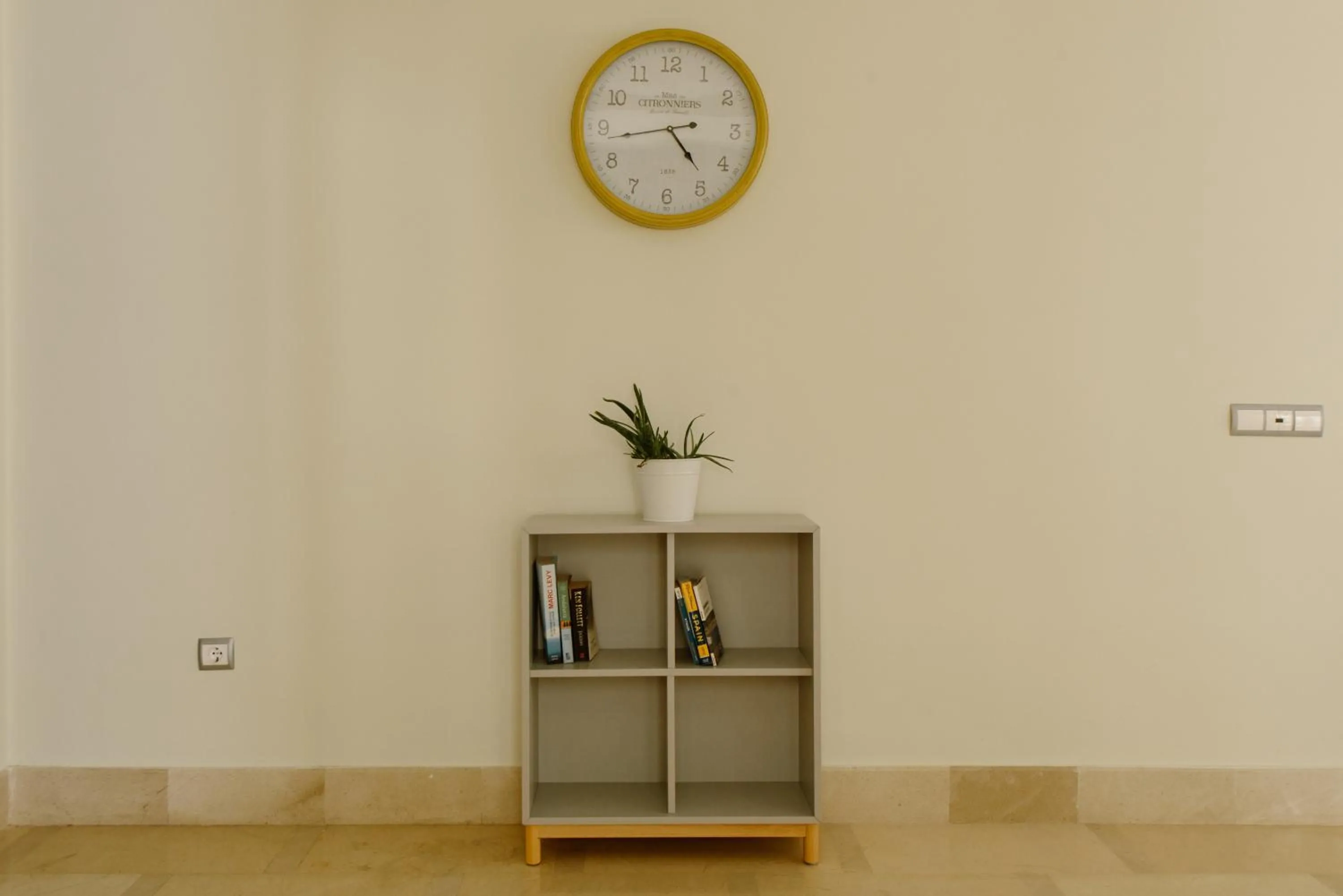 1E Azofaifo St Apartment