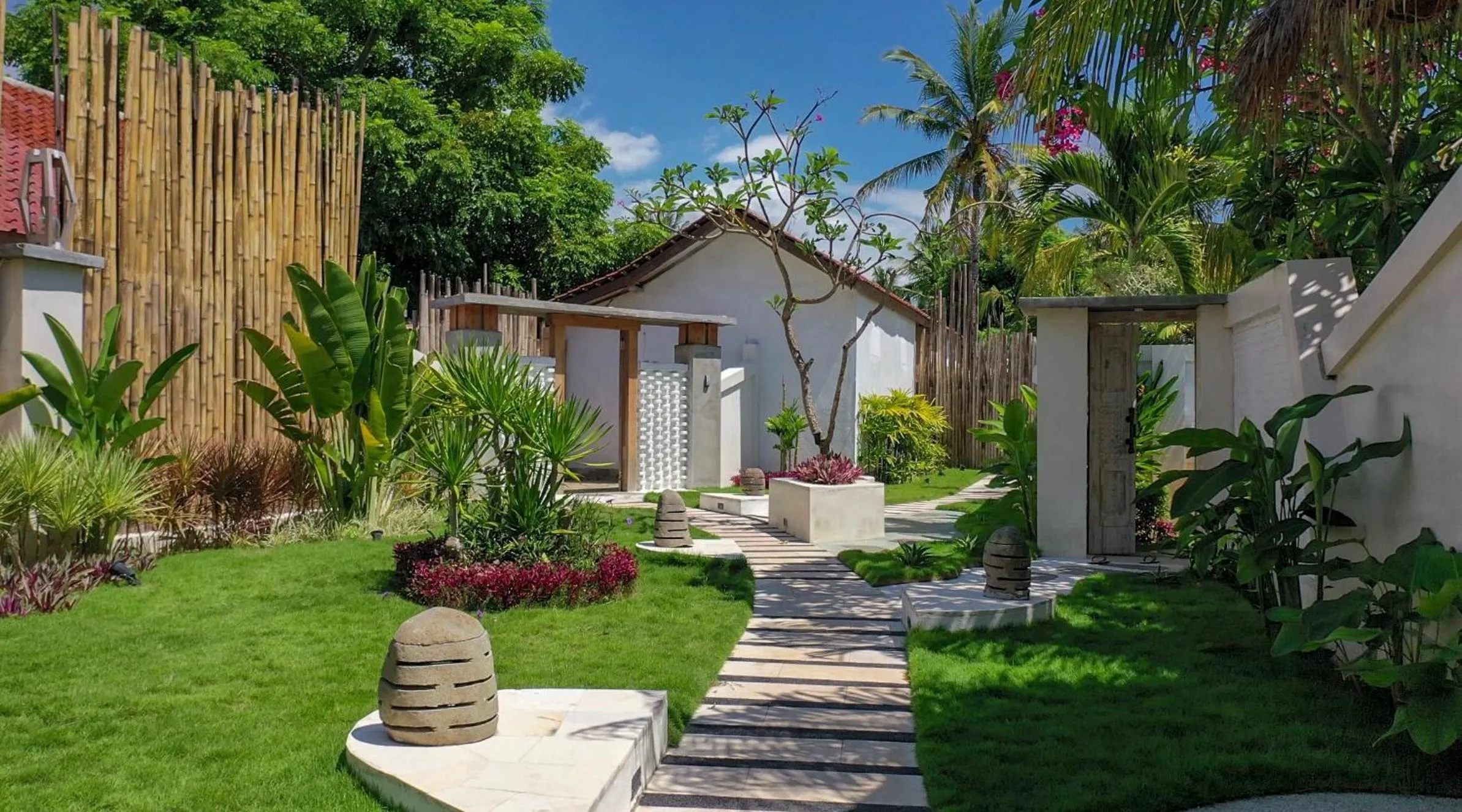Garden in The White Key Luxury Villas
