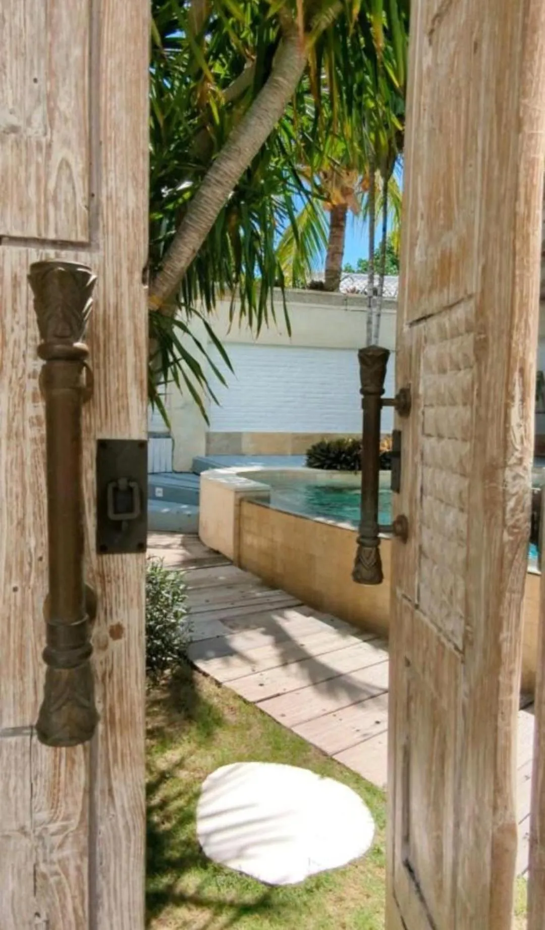 Day in The White Key Luxury Villas