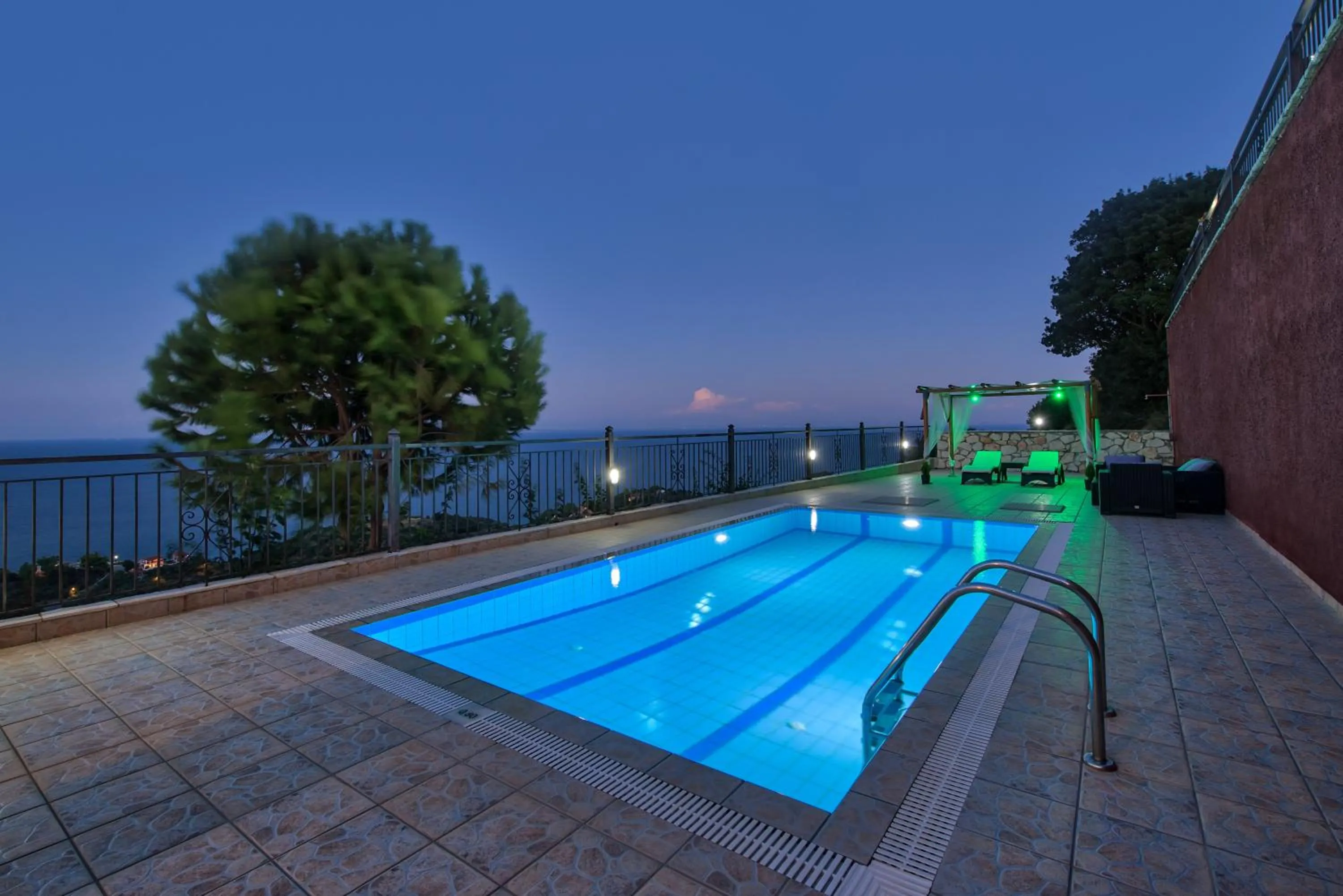 Night in Villa Socrates