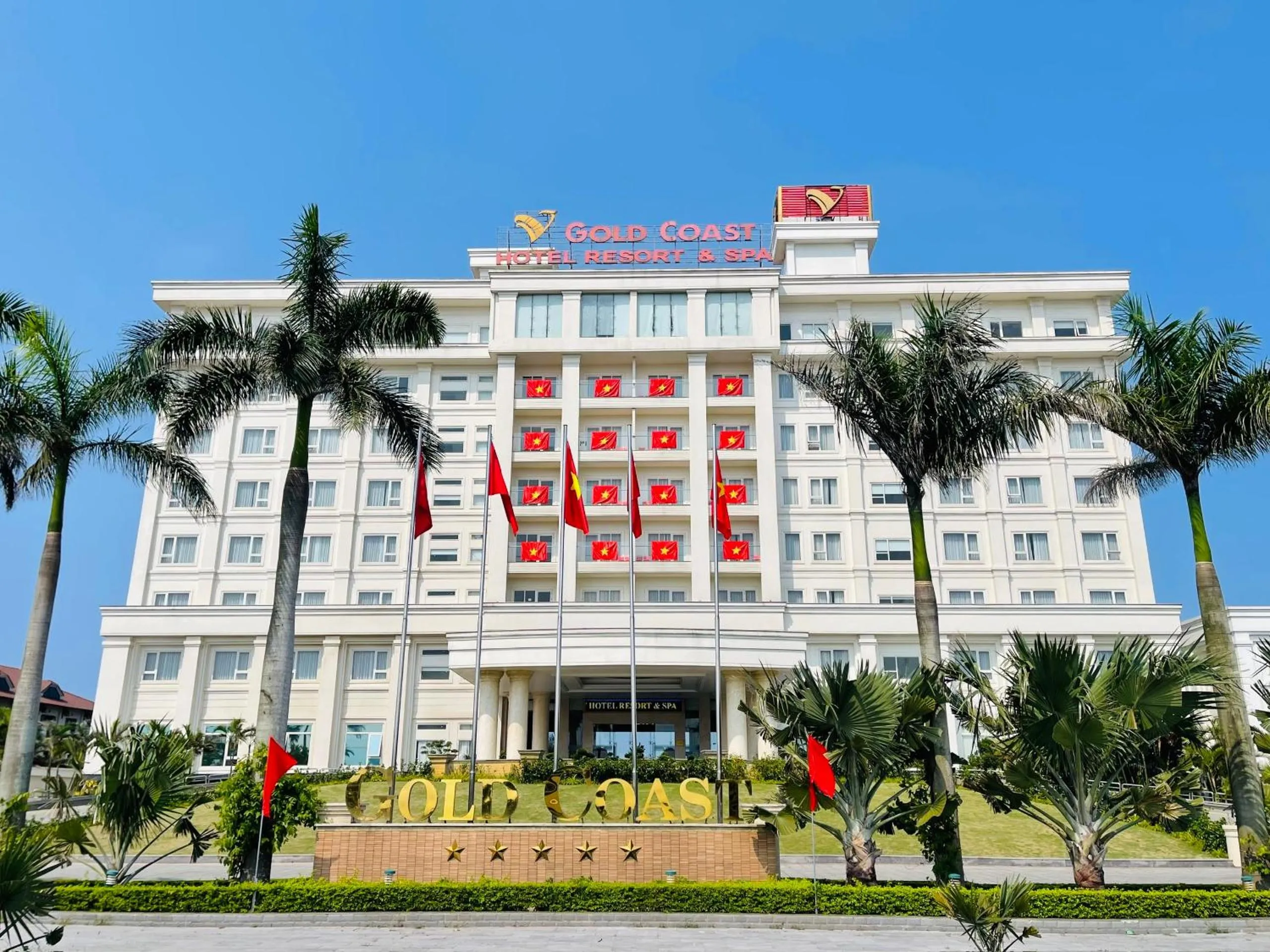 Property building in Gold Coast Hotel Resort & Spa