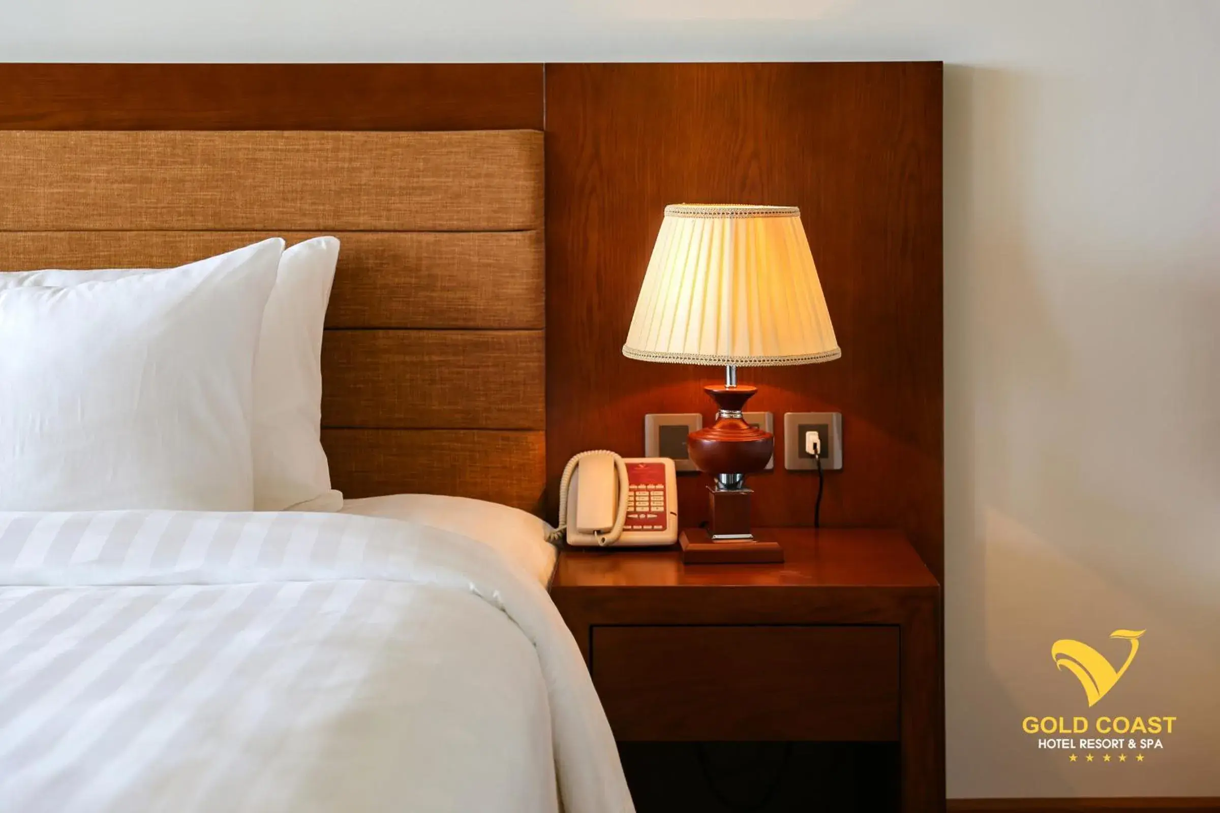 wardrobe, Bed in Gold Coast Hotel Resort & Spa wardrobe, Bed in Gold Coast Hotel Resort & Spa