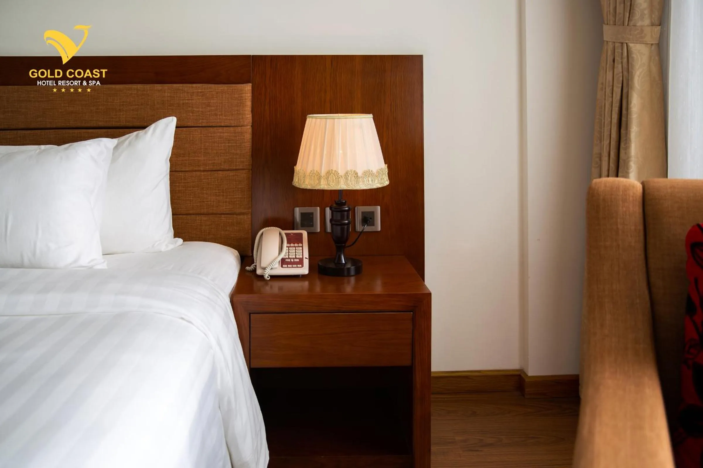 wardrobe, Bed in Gold Coast Hotel Resort & Spa