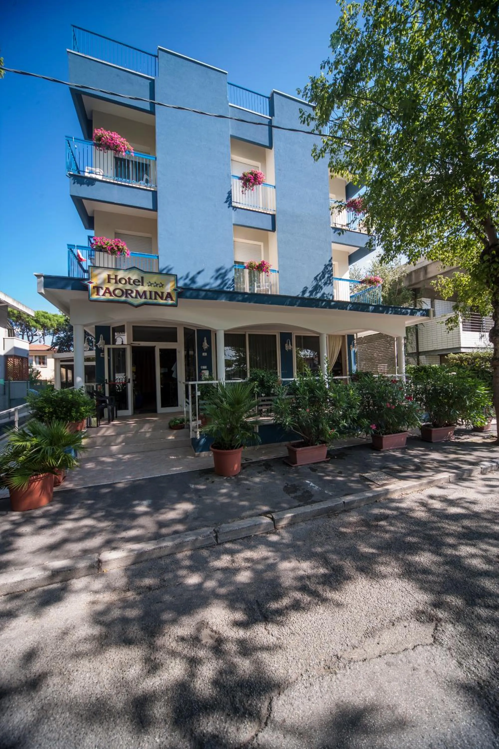 Facade/entrance in Hotel Taormina