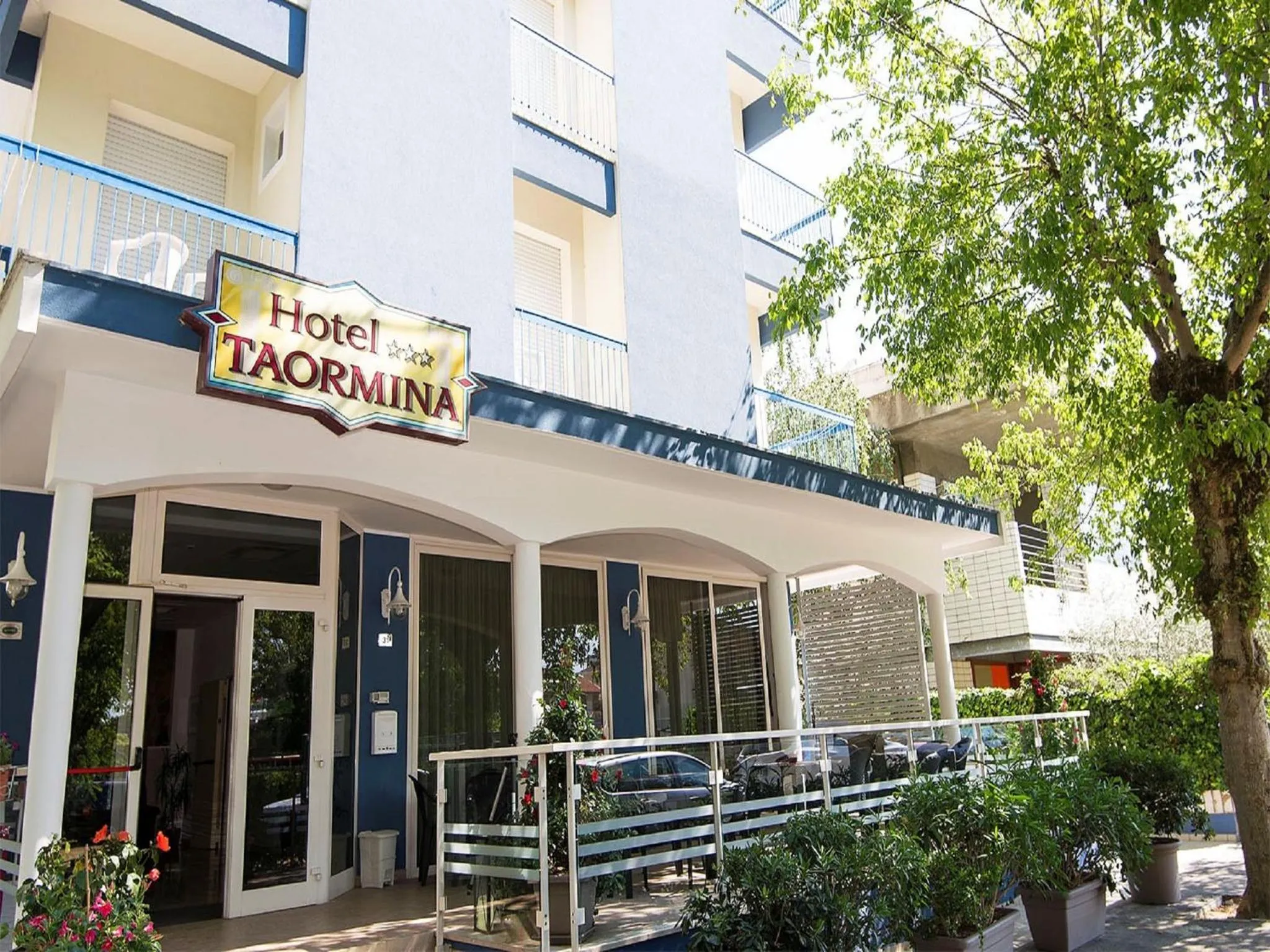 Facade/entrance in Hotel Taormina
