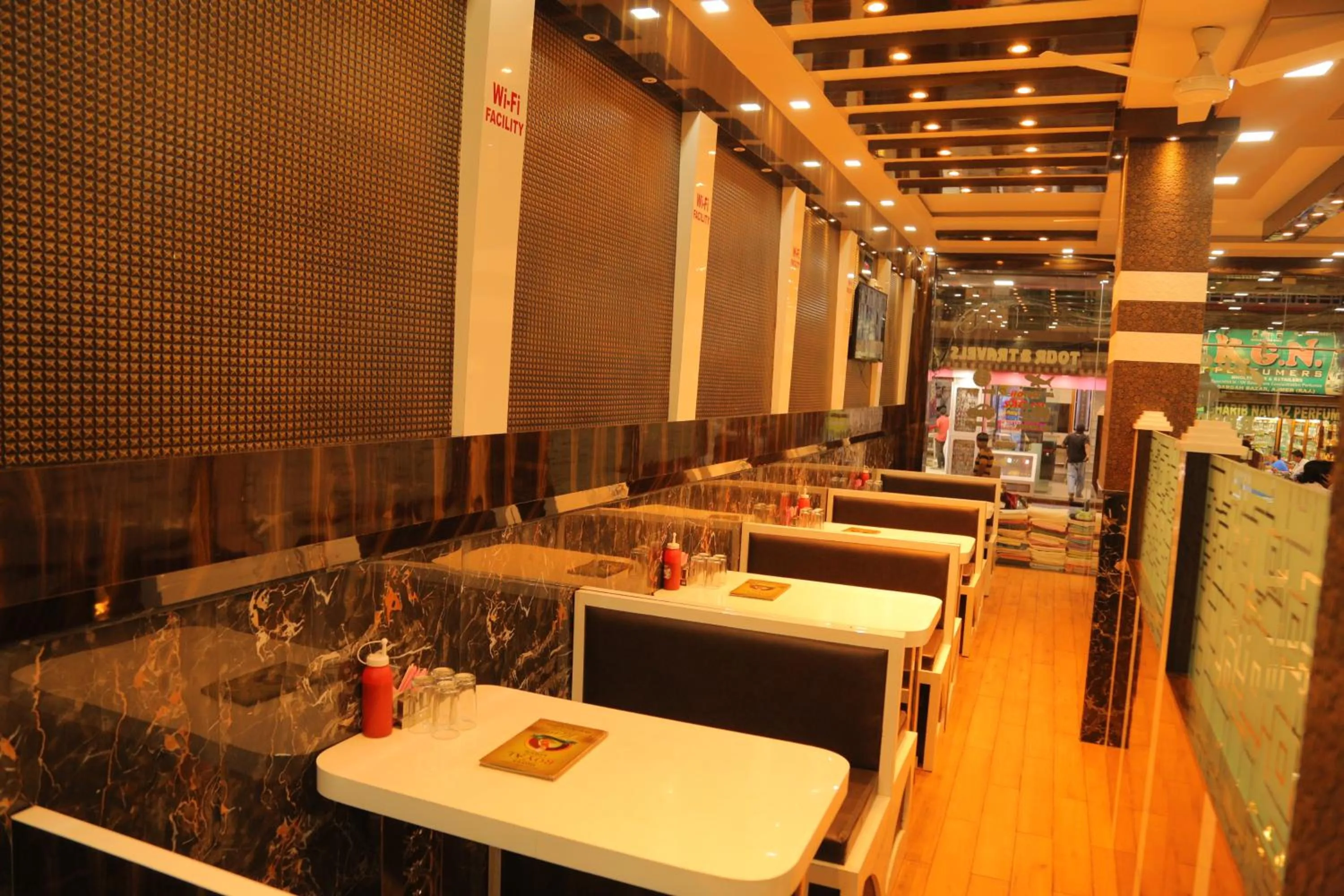 Restaurant/places to eat in Hotel Royal Ajmer