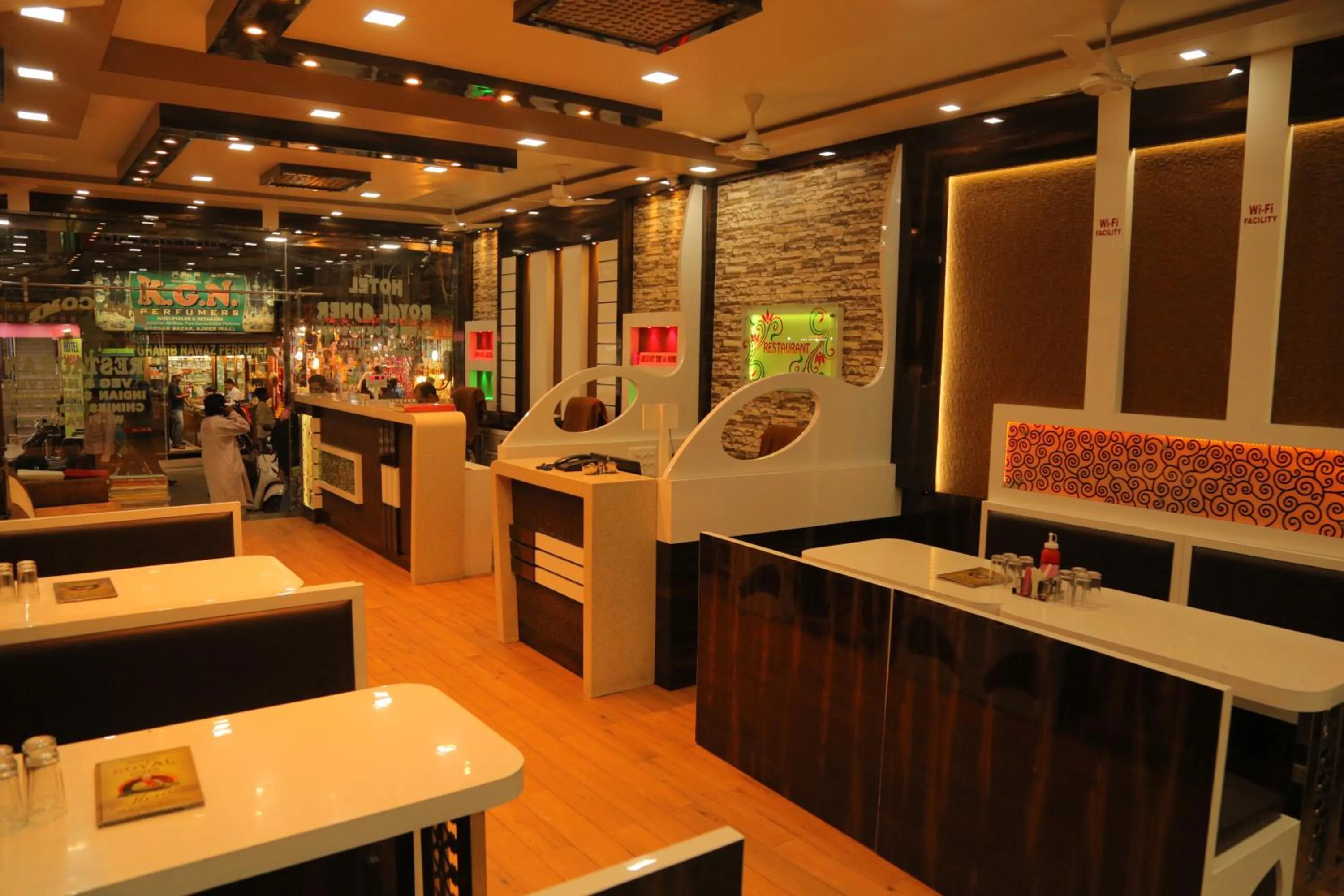 Restaurant/places to eat in Hotel Royal Ajmer