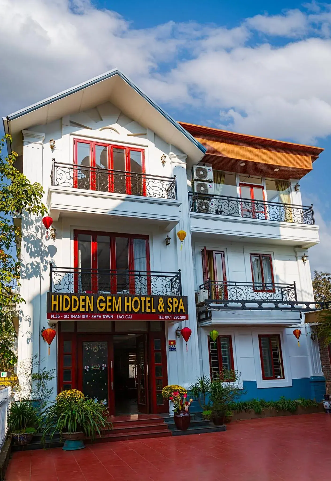 Facade/entrance in Sapa Hidden Gem Hotel & Spa Facade/entrance in Sapa Hidden Gem Hotel & Spa