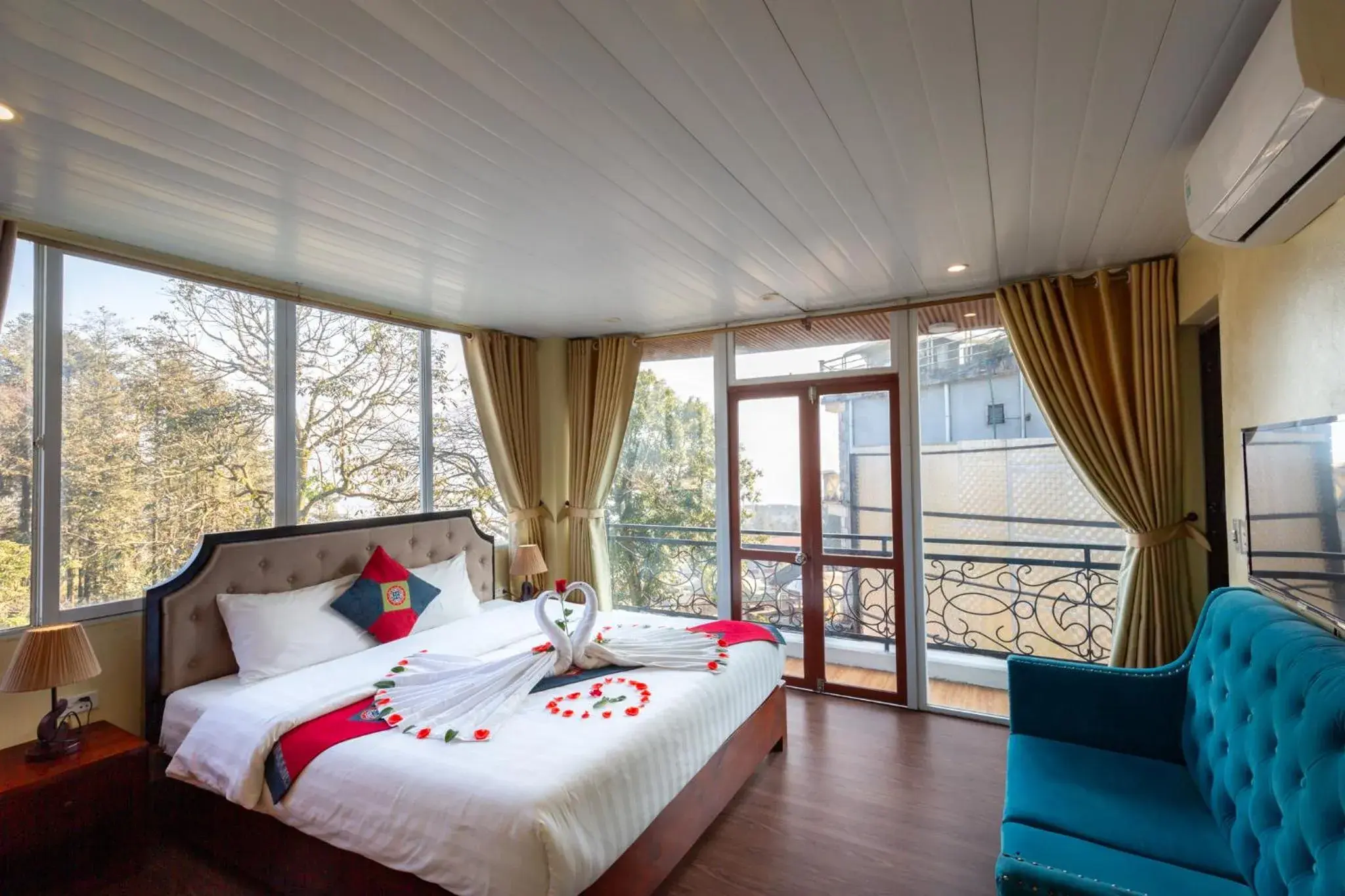 Suite with Mountain View in Sapa Hidden Gem Hotel & Spa Suite with Mountain View in Sapa Hidden Gem Hotel & Spa
