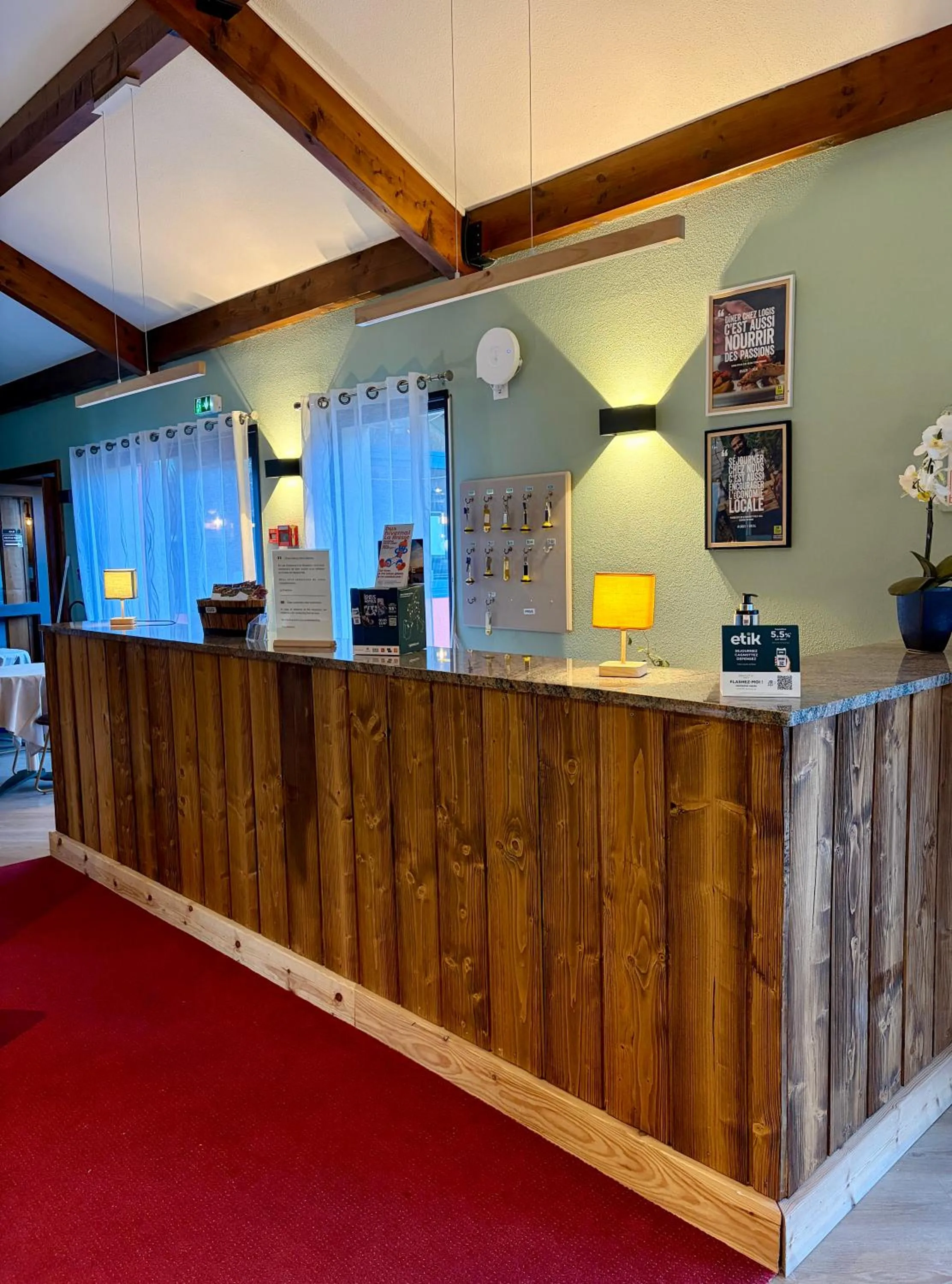 LOGIS HÔTEL, CHALETS et RESTAURANT LES CHATELMINÉS