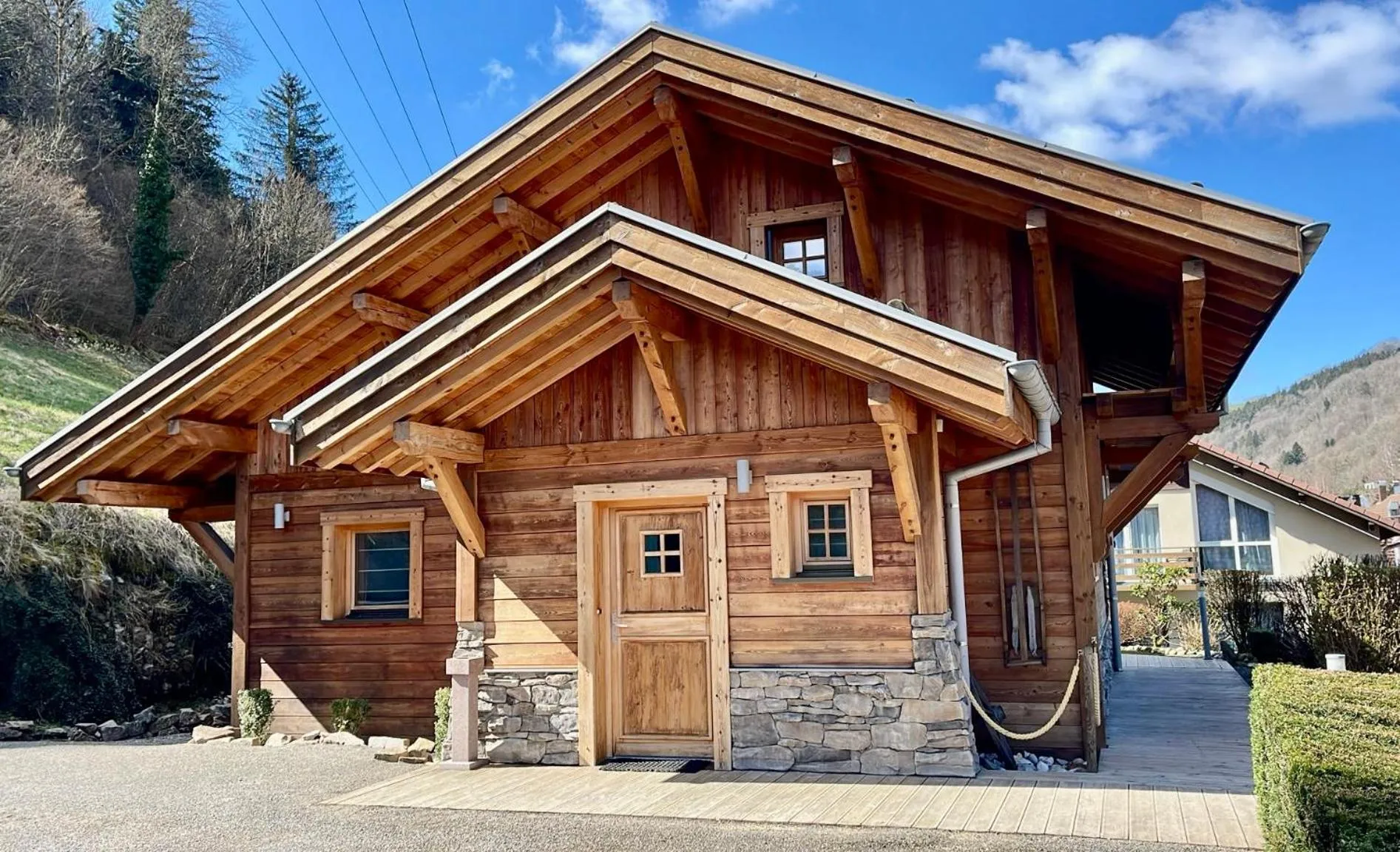 LOGIS HÔTEL, CHALETS et RESTAURANT LES CHATELMINÉS