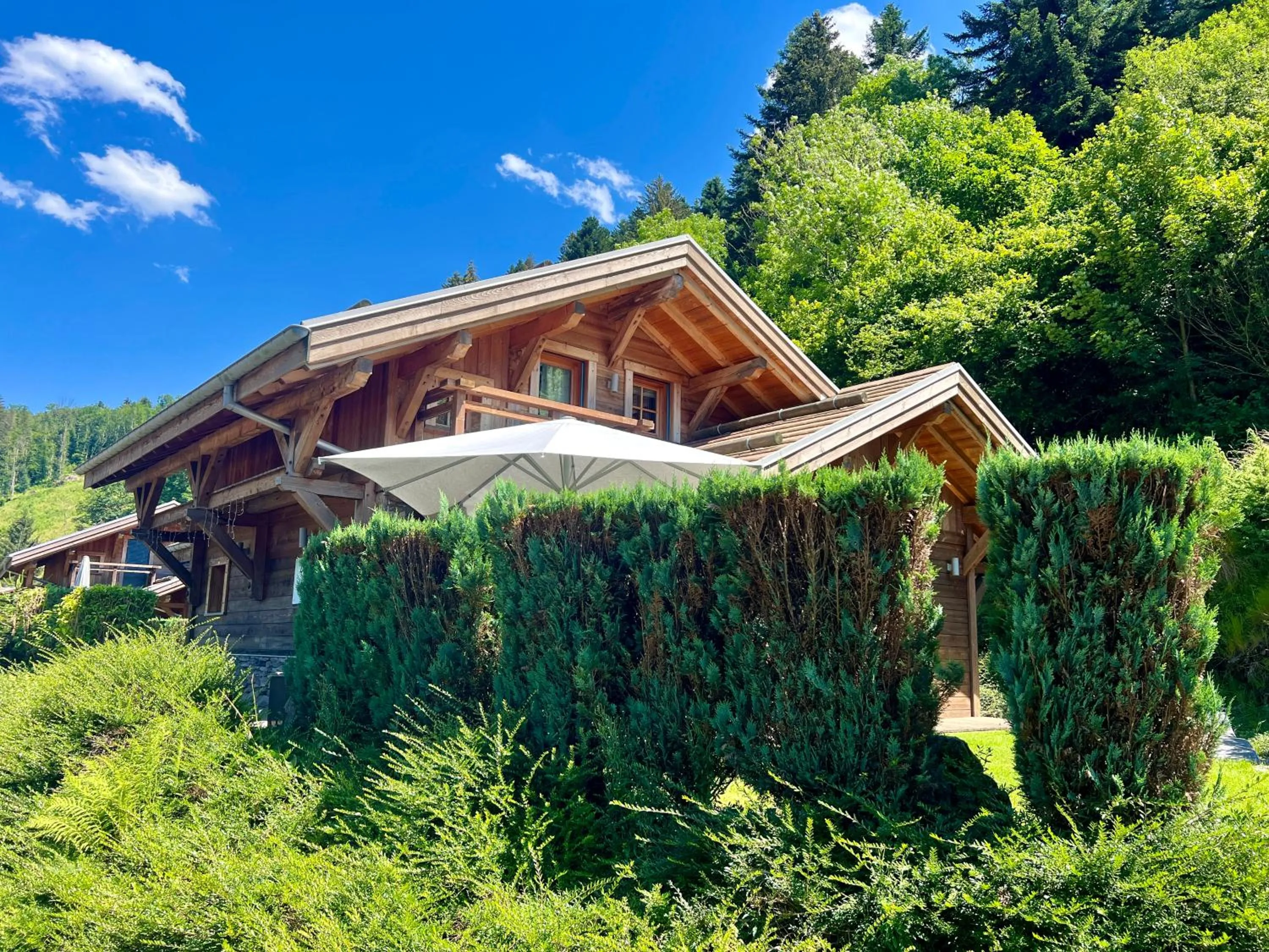 LOGIS HÔTEL, CHALETS et RESTAURANT LES CHATELMINÉS