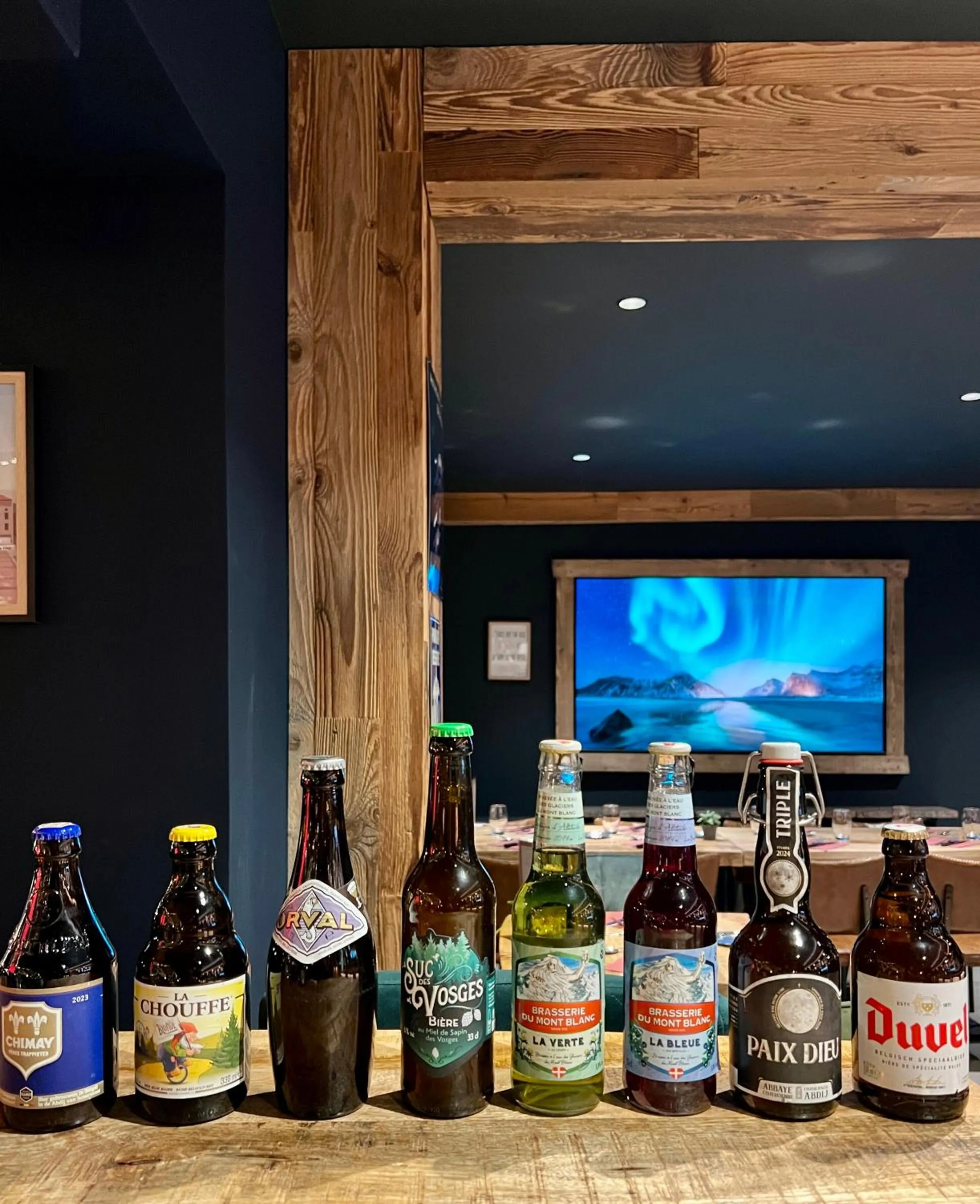 Lounge or bar in LOGIS HÔTEL, CHALETS et RESTAURANT LES CHATELMINÉS