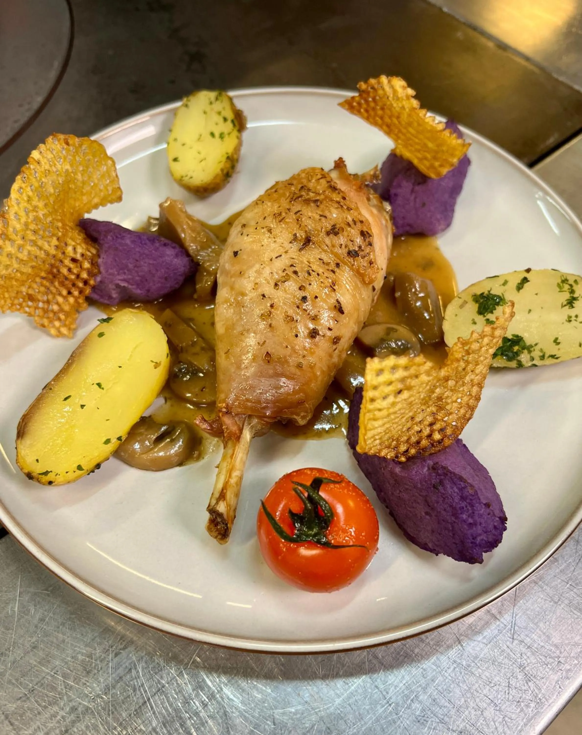 Restaurant/places to eat in LOGIS HÔTEL, CHALETS et RESTAURANT LES CHATELMINÉS