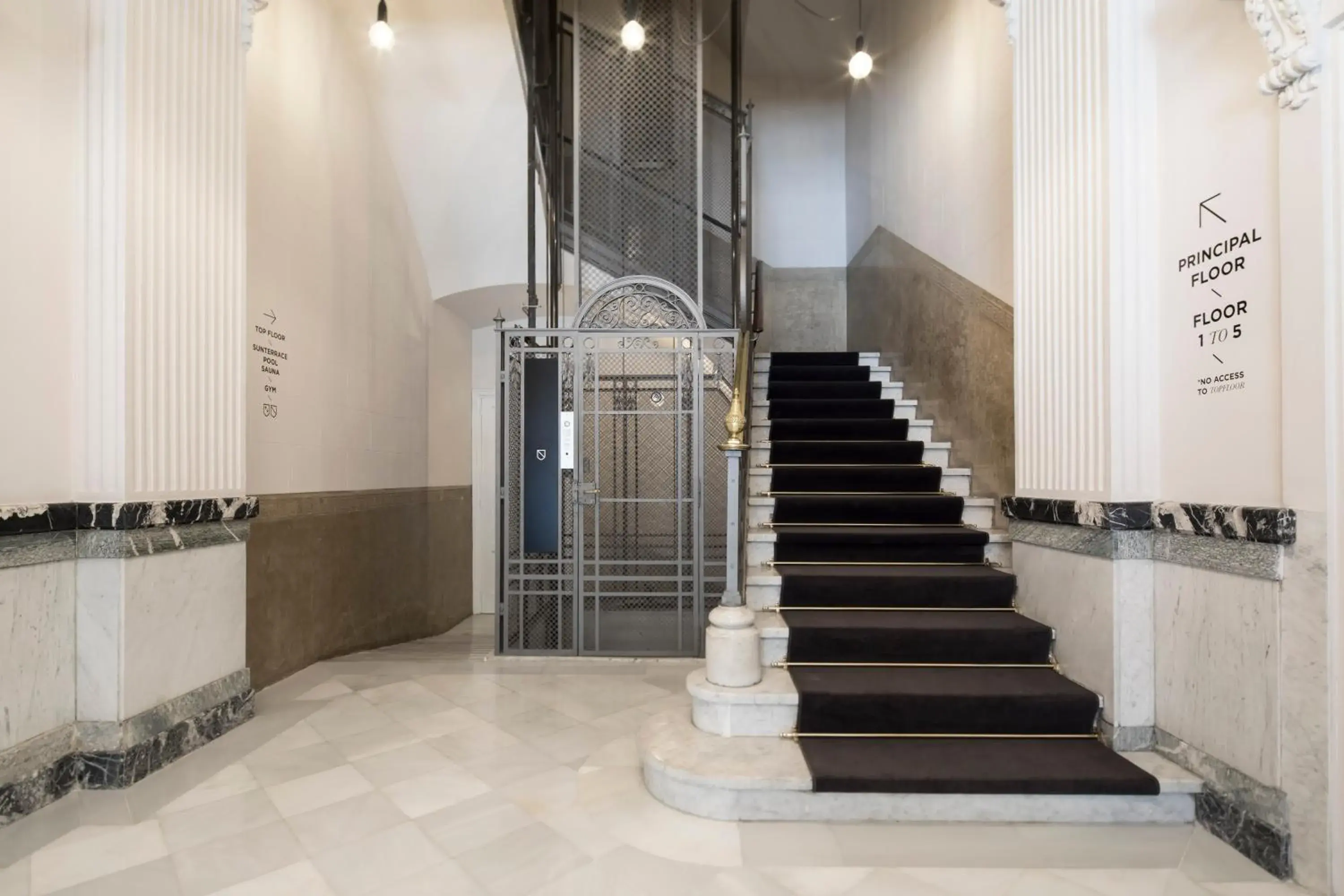 Lobby or reception in Casagrand Luxury Apartments Barcelona Lobby or reception in Casagrand Luxury Apartments Barcelona