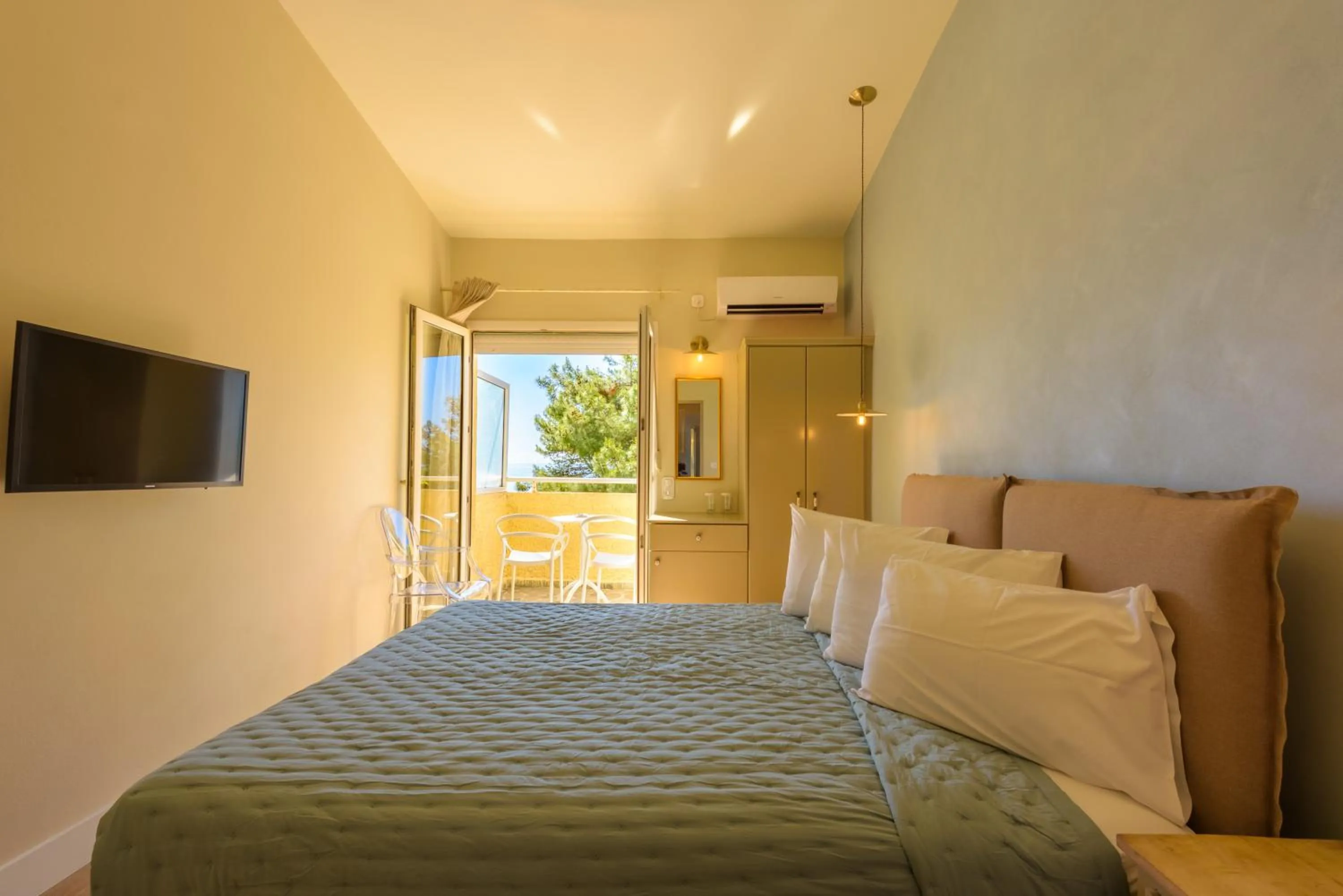 Photo of the whole room, Bed in Panas Hotel