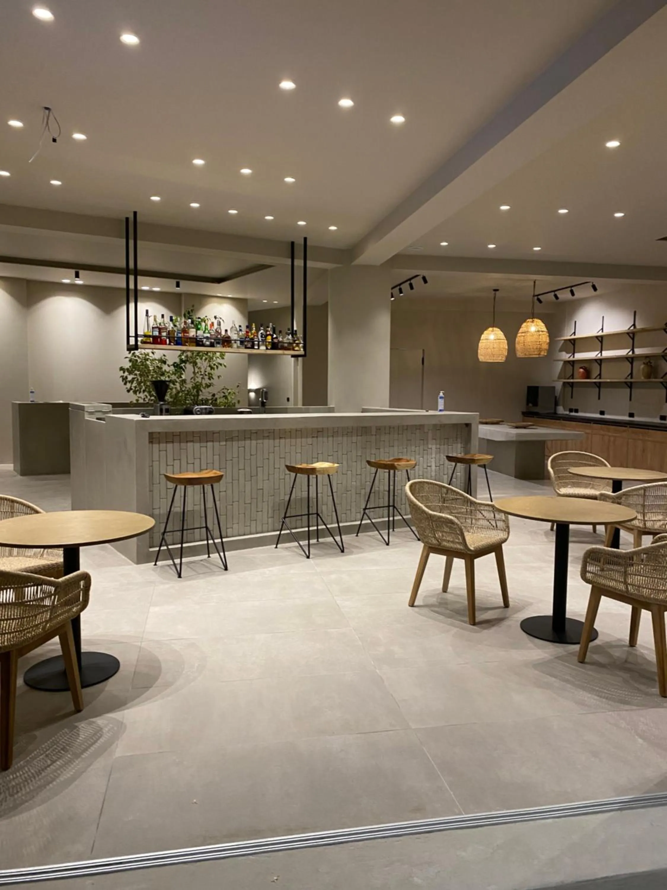 Restaurant/places to eat in Panas Hotel