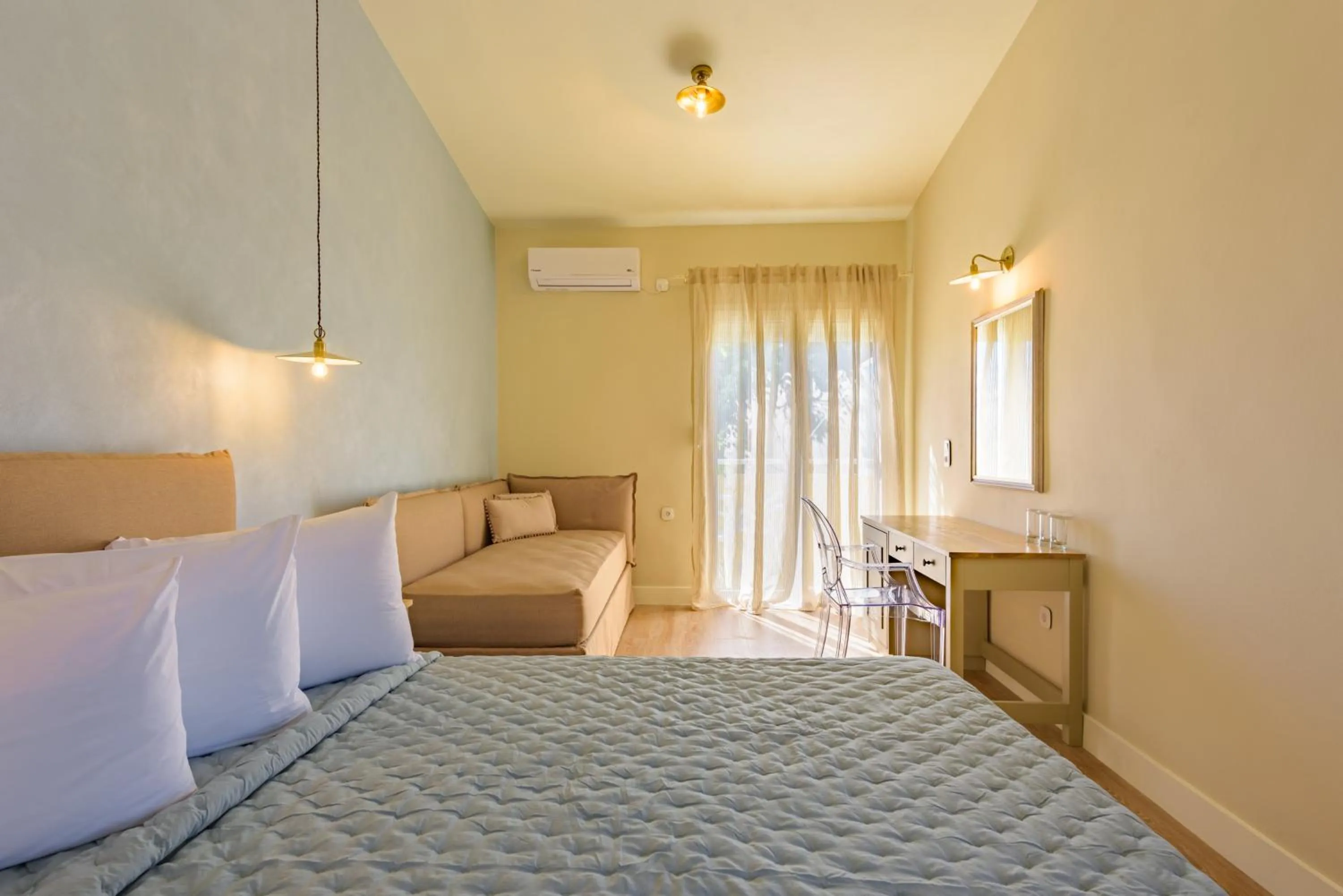 Photo of the whole room, Bed in Panas Hotel