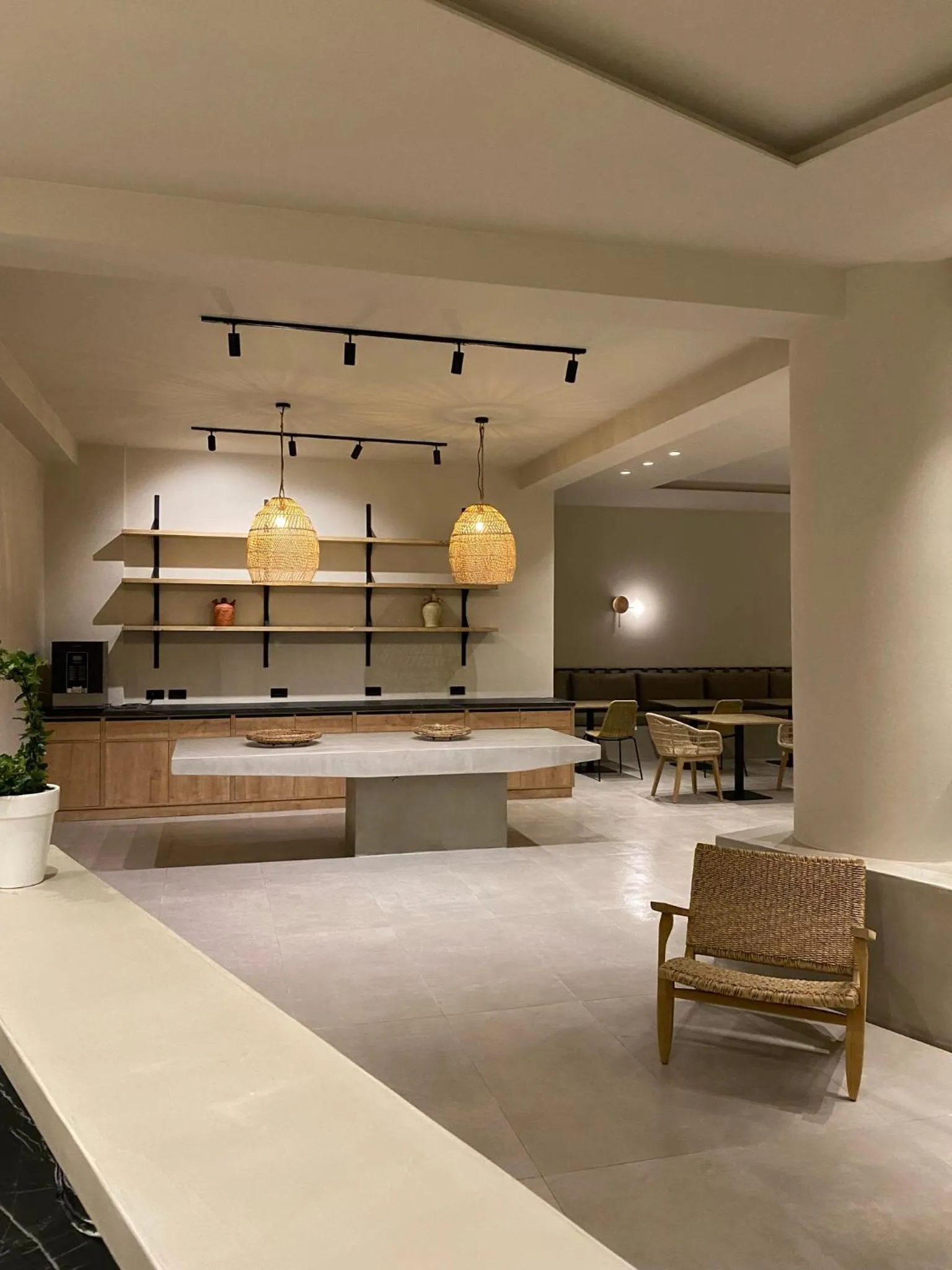 Restaurant/places to eat in Panas Hotel