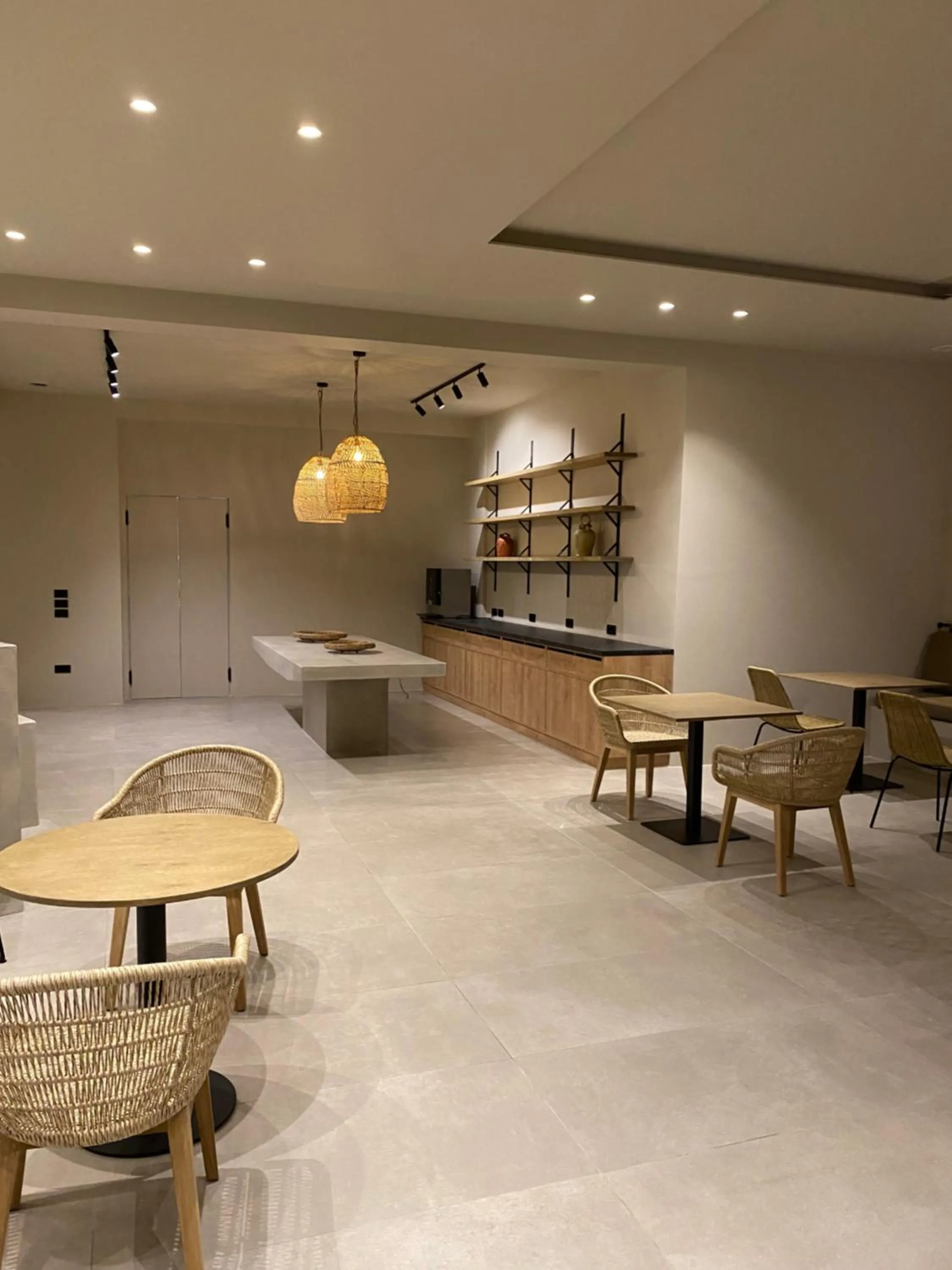 Restaurant/places to eat in Panas Hotel