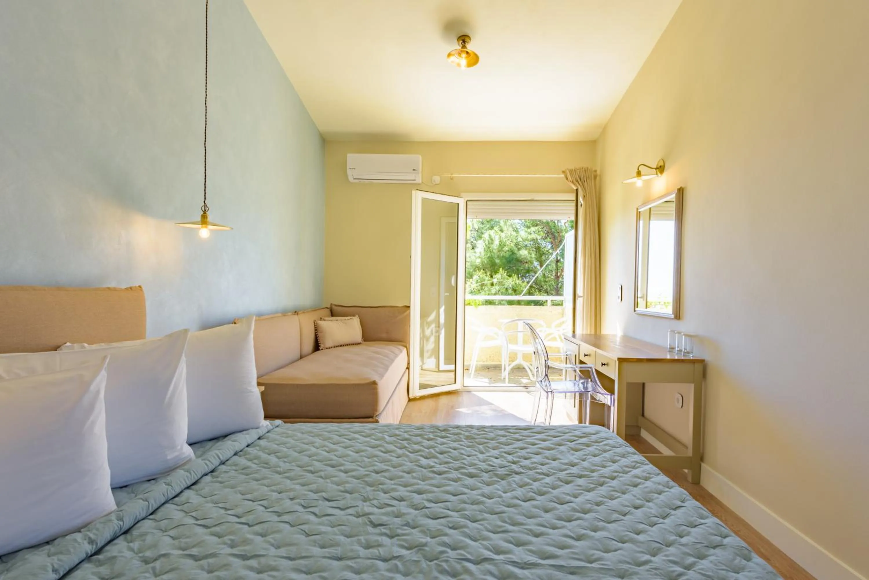 Photo of the whole room, Bed in Panas Hotel