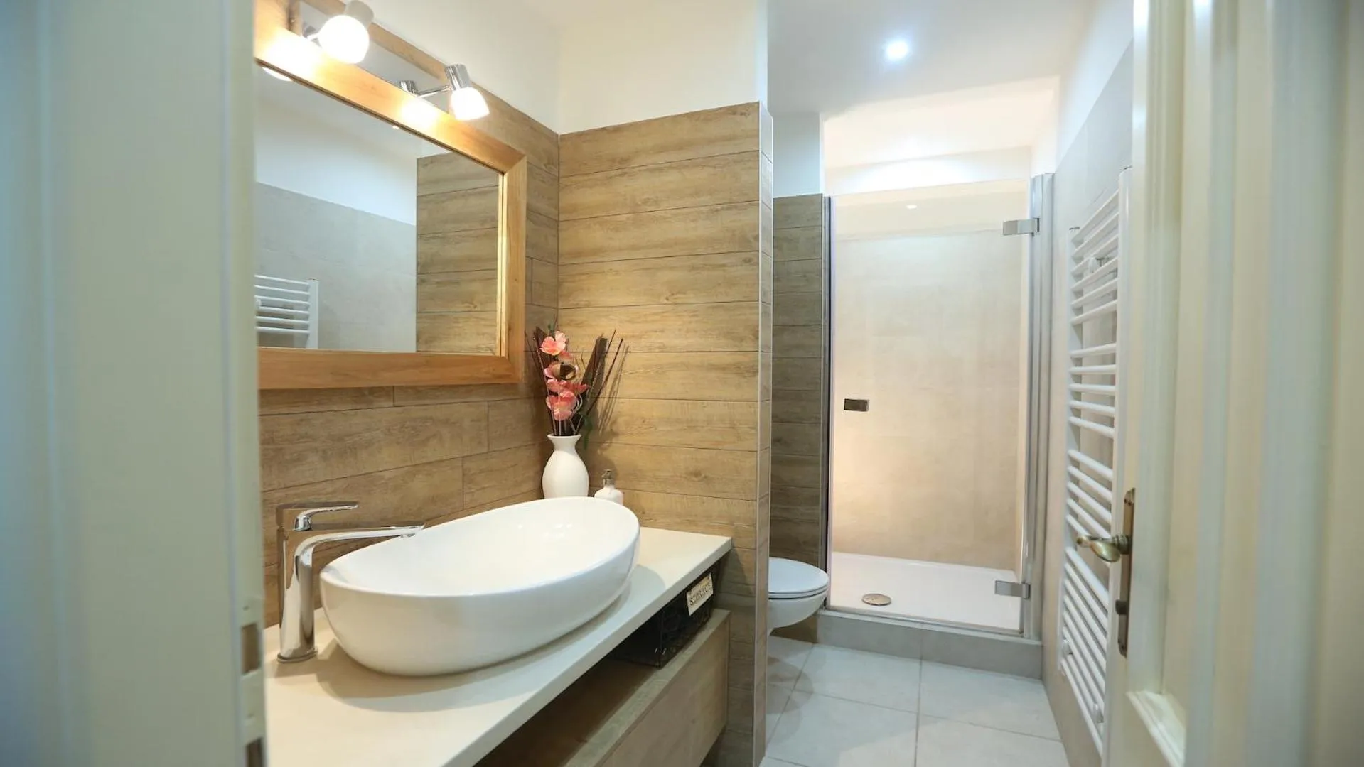 One-Bedroom Apartment - single occupancy in Rialto luxury rooms and apartments