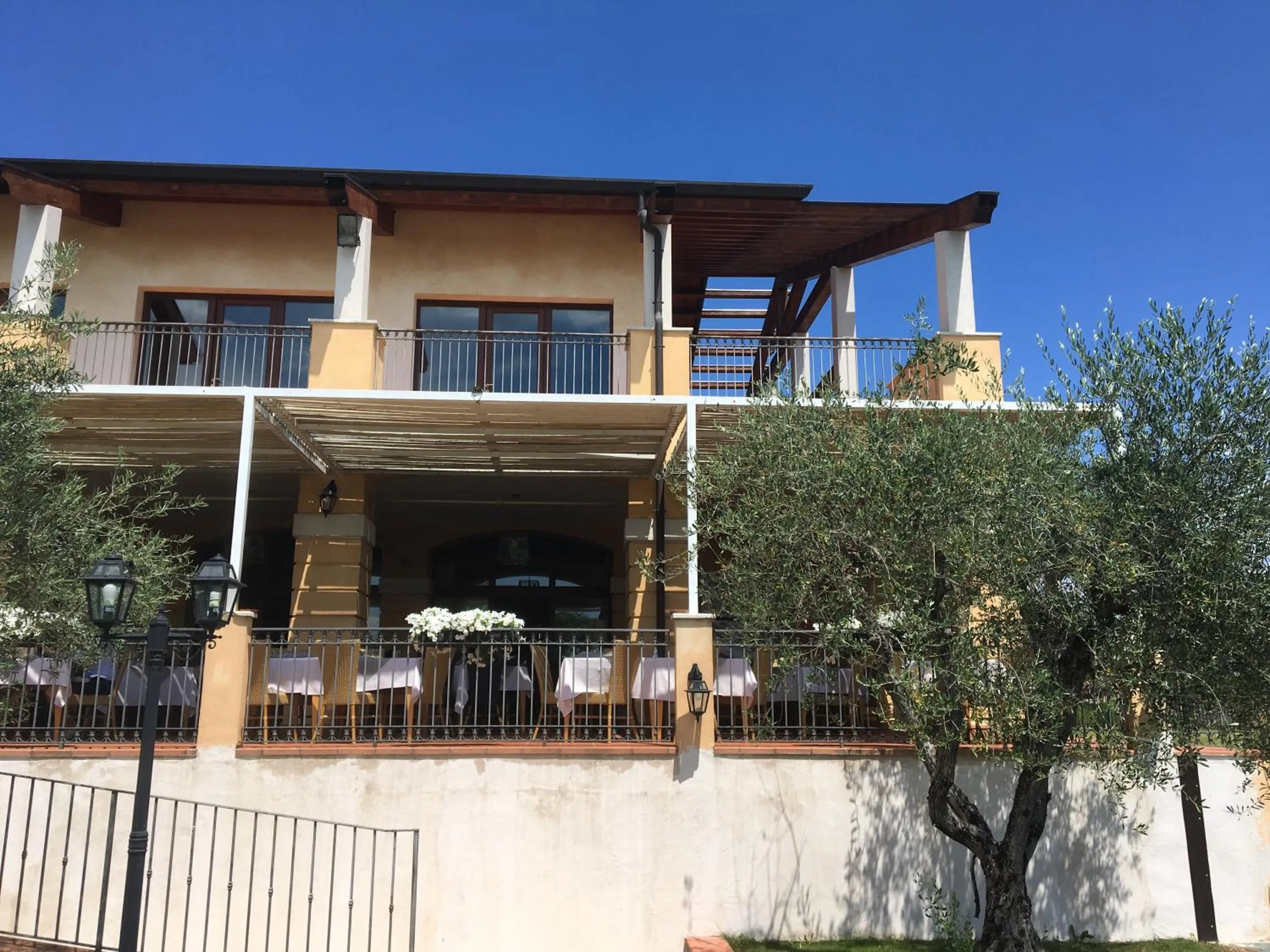 Restaurant/places to eat in Garda Resort Village