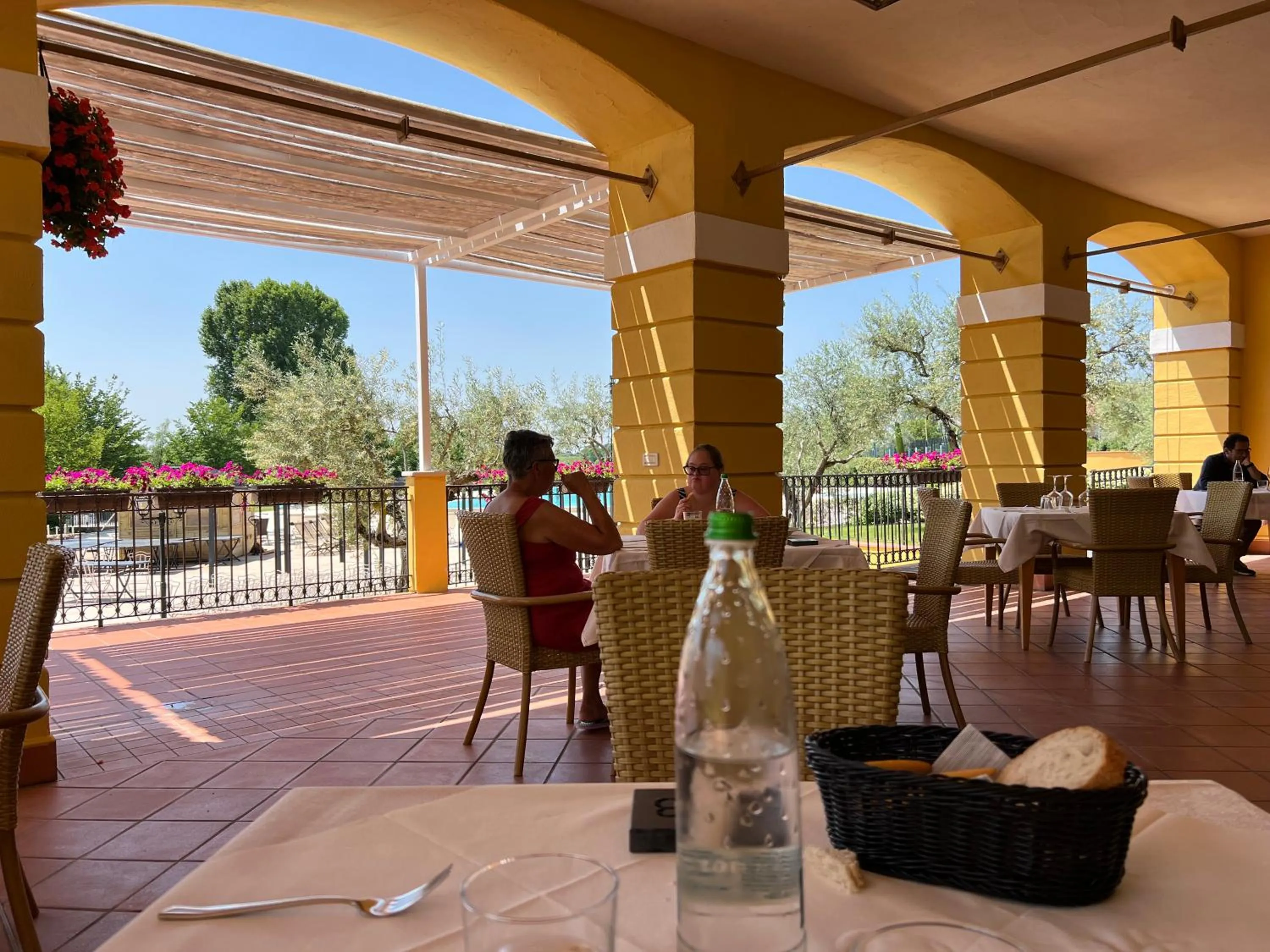 Restaurant/places to eat in Garda Resort Village