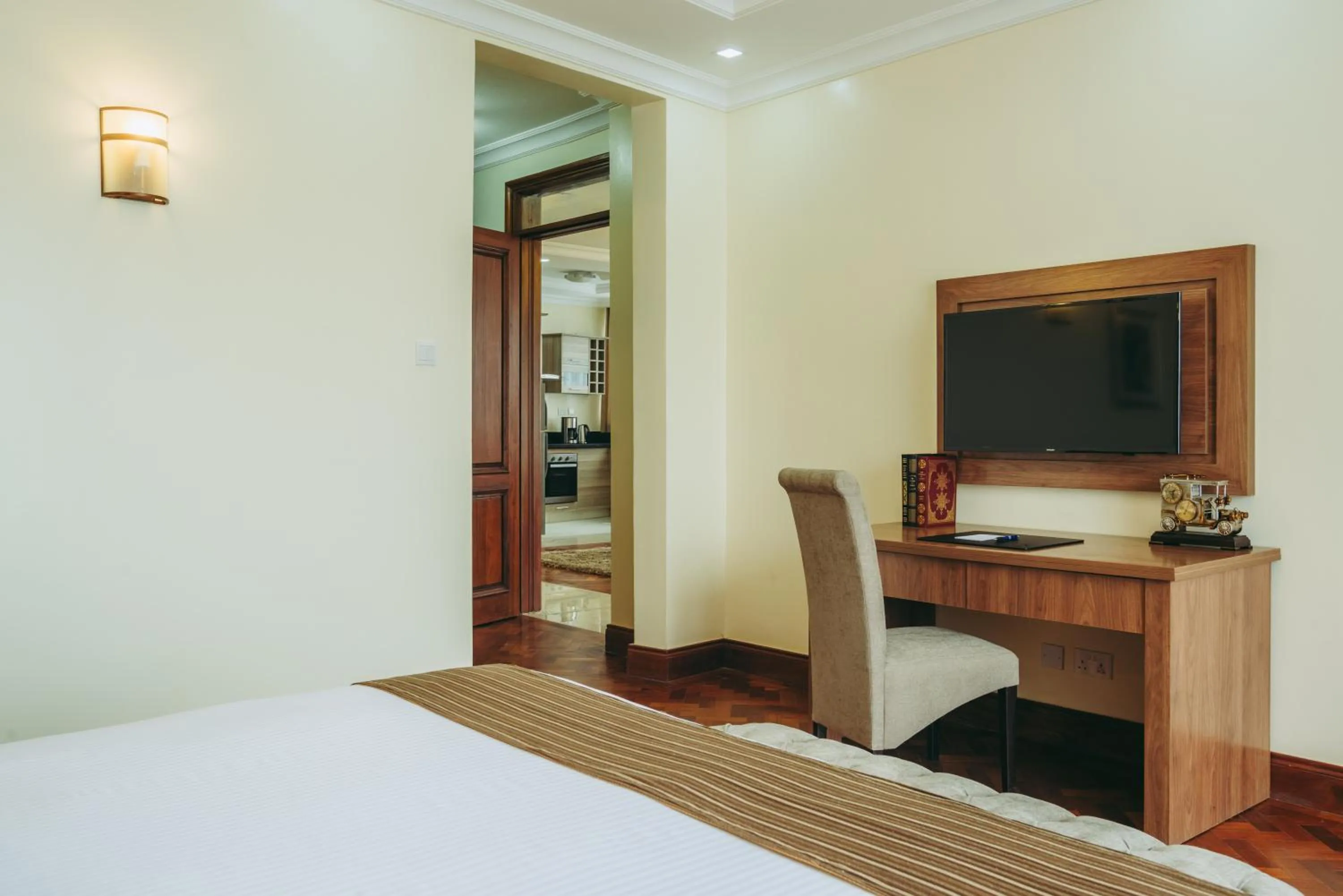 TV and multimedia, Bed in GemSuites Riverside Serviced Apartments and Hotel, Nairobi