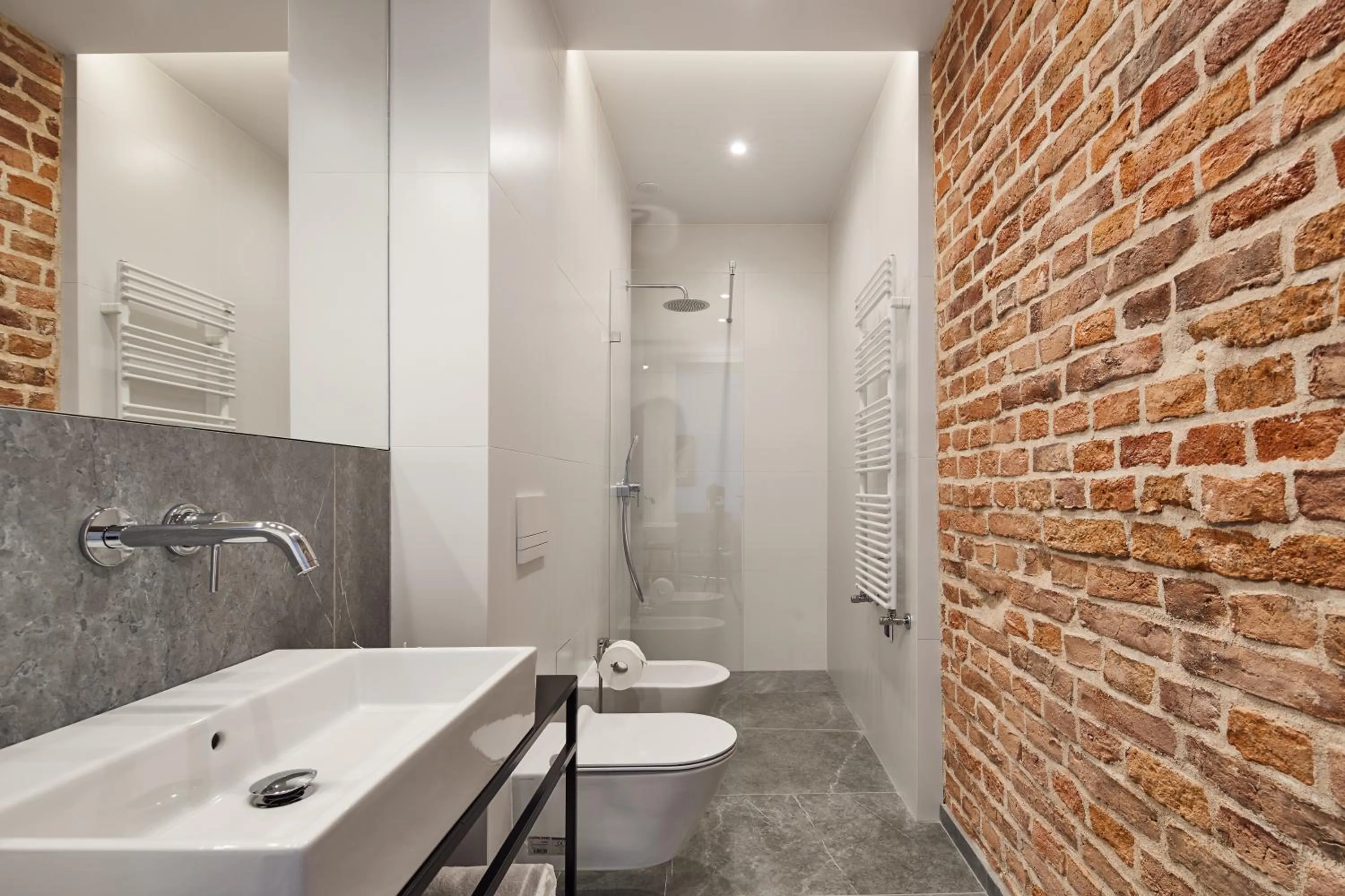 Shower in St Agnes Apartments Old Town