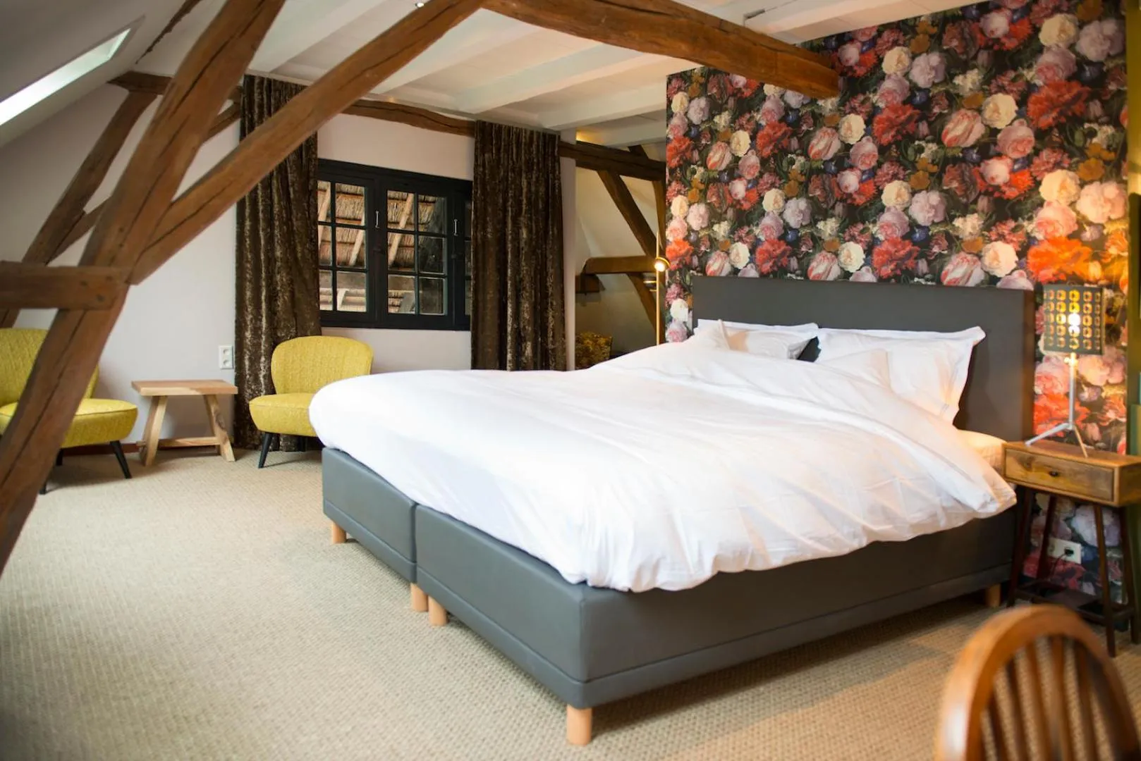 Photo of the whole room, Bed in De Heeren van Tuil