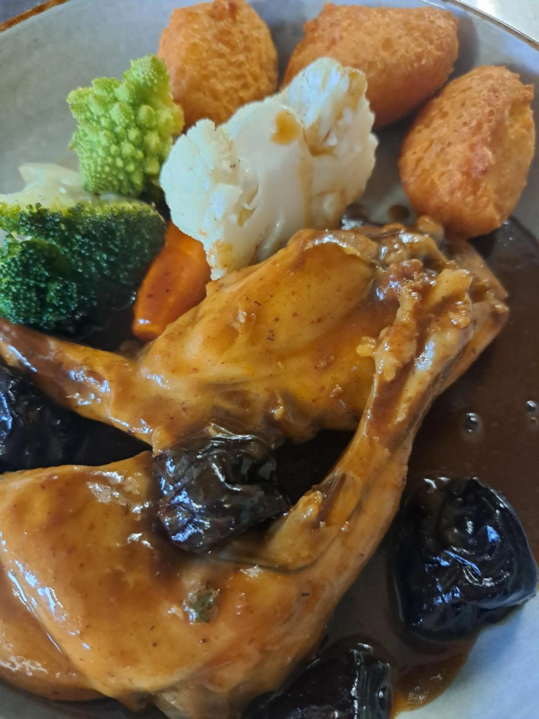 Restaurant/places to eat in La Ferme du Hélivy