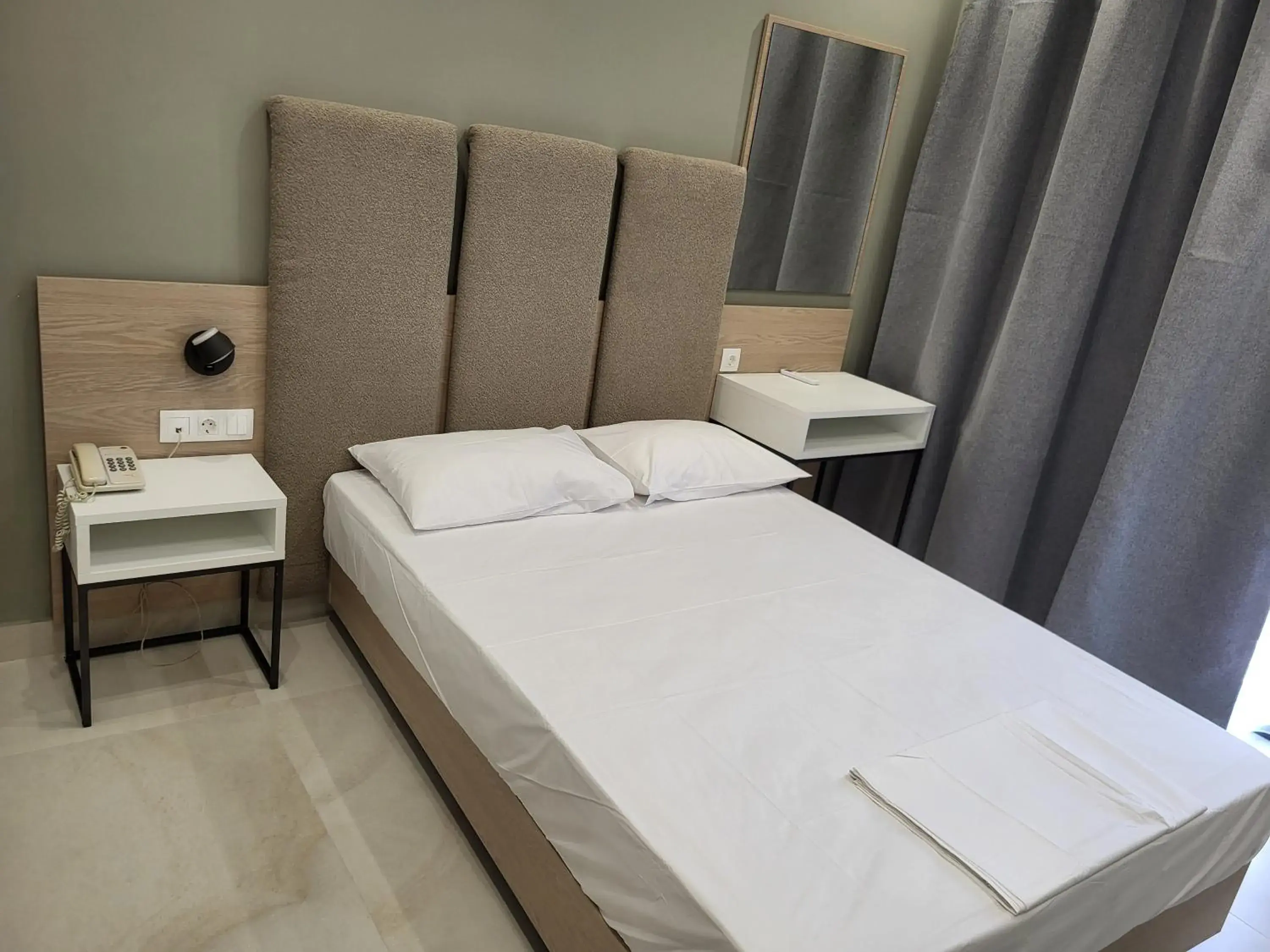 Deluxe Room - single occupancy in Hotel Costis Deluxe Room - single occupancy in Hotel Costis
